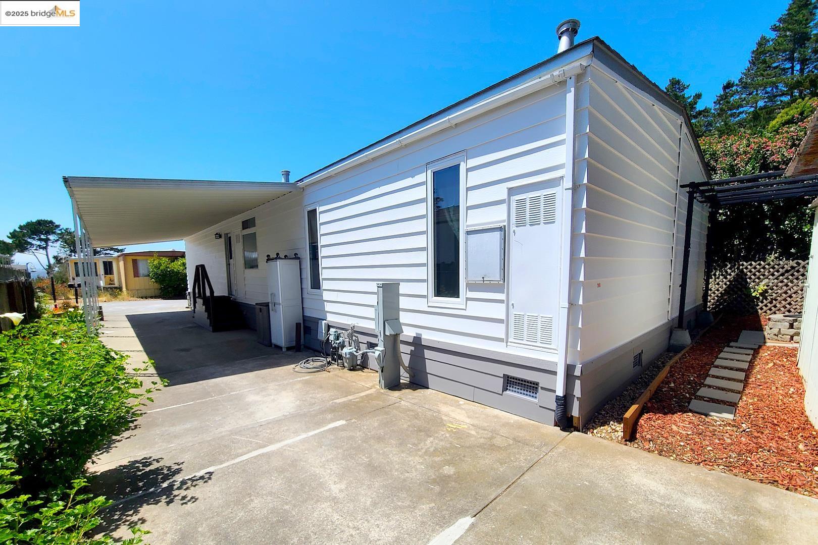 Detail Gallery Image 24 of 31 For 94 Shelter Ln, Daly City,  CA 94014 - 2 Beds | 2 Baths