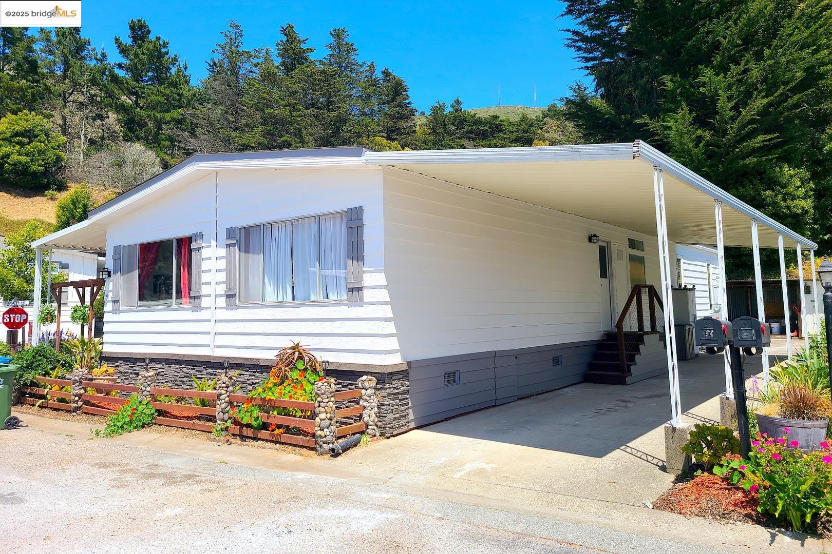 Detail Gallery Image 25 of 31 For 94 Shelter Ln, Daly City,  CA 94014 - 2 Beds | 2 Baths