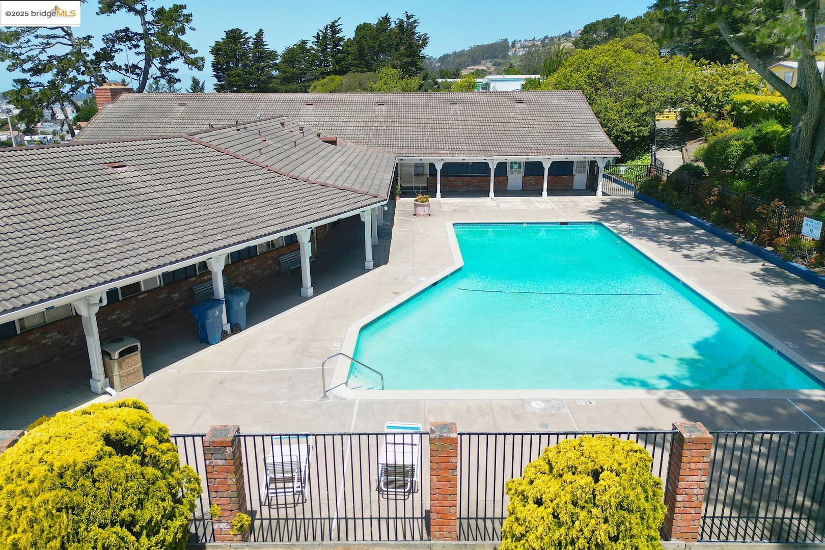 Detail Gallery Image 29 of 31 For 94 Shelter Ln, Daly City,  CA 94014 - 2 Beds | 2 Baths