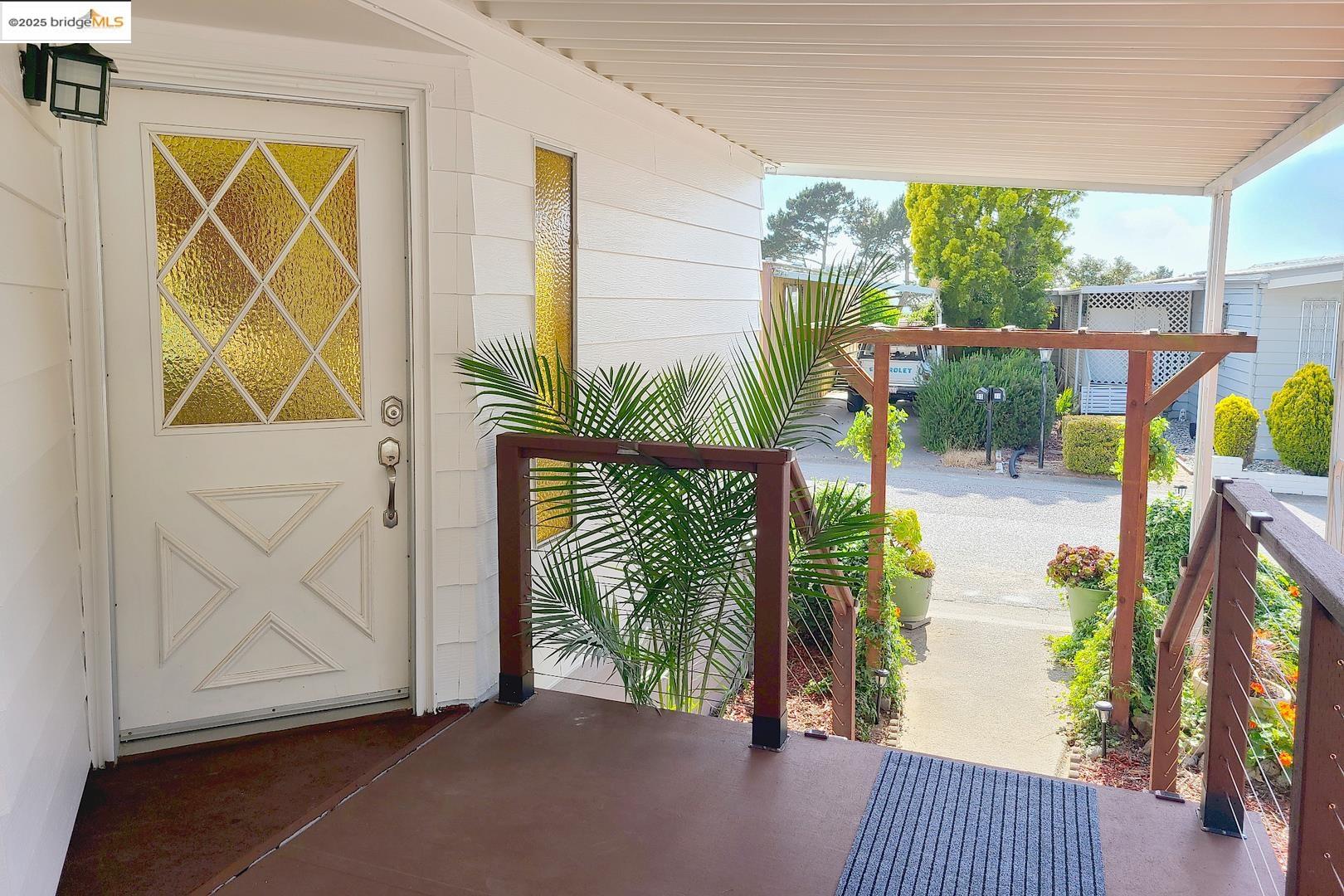 Detail Gallery Image 4 of 31 For 94 Shelter Ln, Daly City,  CA 94014 - 2 Beds | 2 Baths