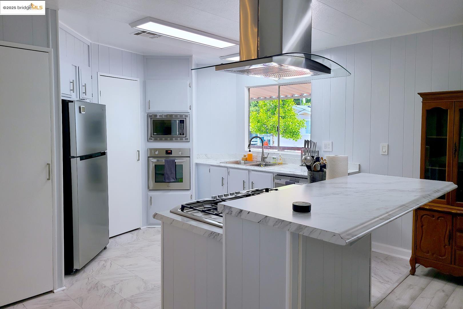 Detail Gallery Image 10 of 31 For 94 Shelter Ln, Daly City,  CA 94014 - 2 Beds | 2 Baths