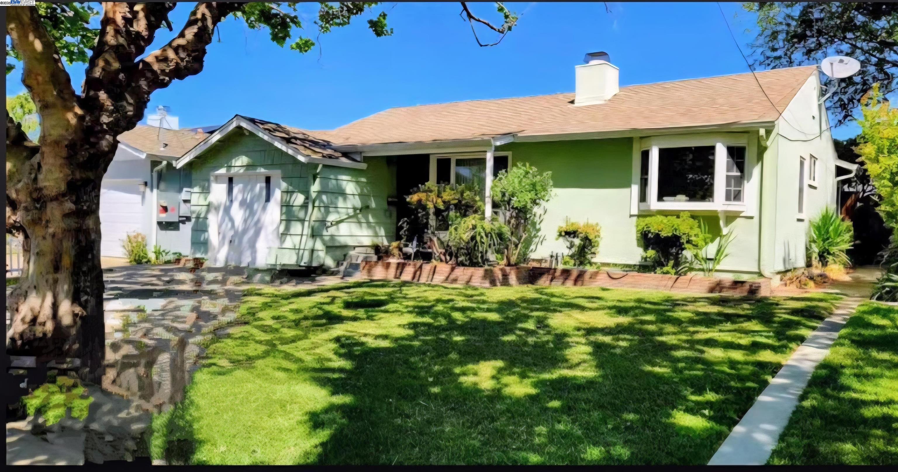 Detail Gallery Image 2 of 34 For 909 via Manzanas, San Lorenzo,  CA 94580 - 3 Beds | 2 Baths