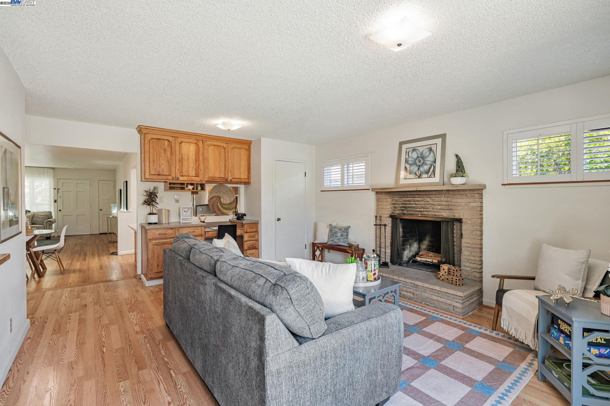 Detail Gallery Image 11 of 34 For 909 via Manzanas, San Lorenzo,  CA 94580 - 3 Beds | 2 Baths