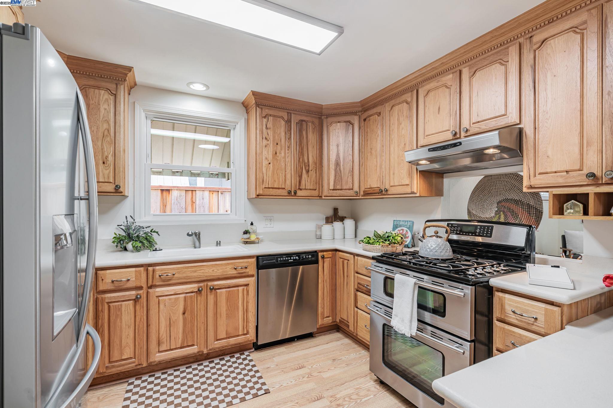 Detail Gallery Image 12 of 34 For 909 via Manzanas, San Lorenzo,  CA 94580 - 3 Beds | 2 Baths