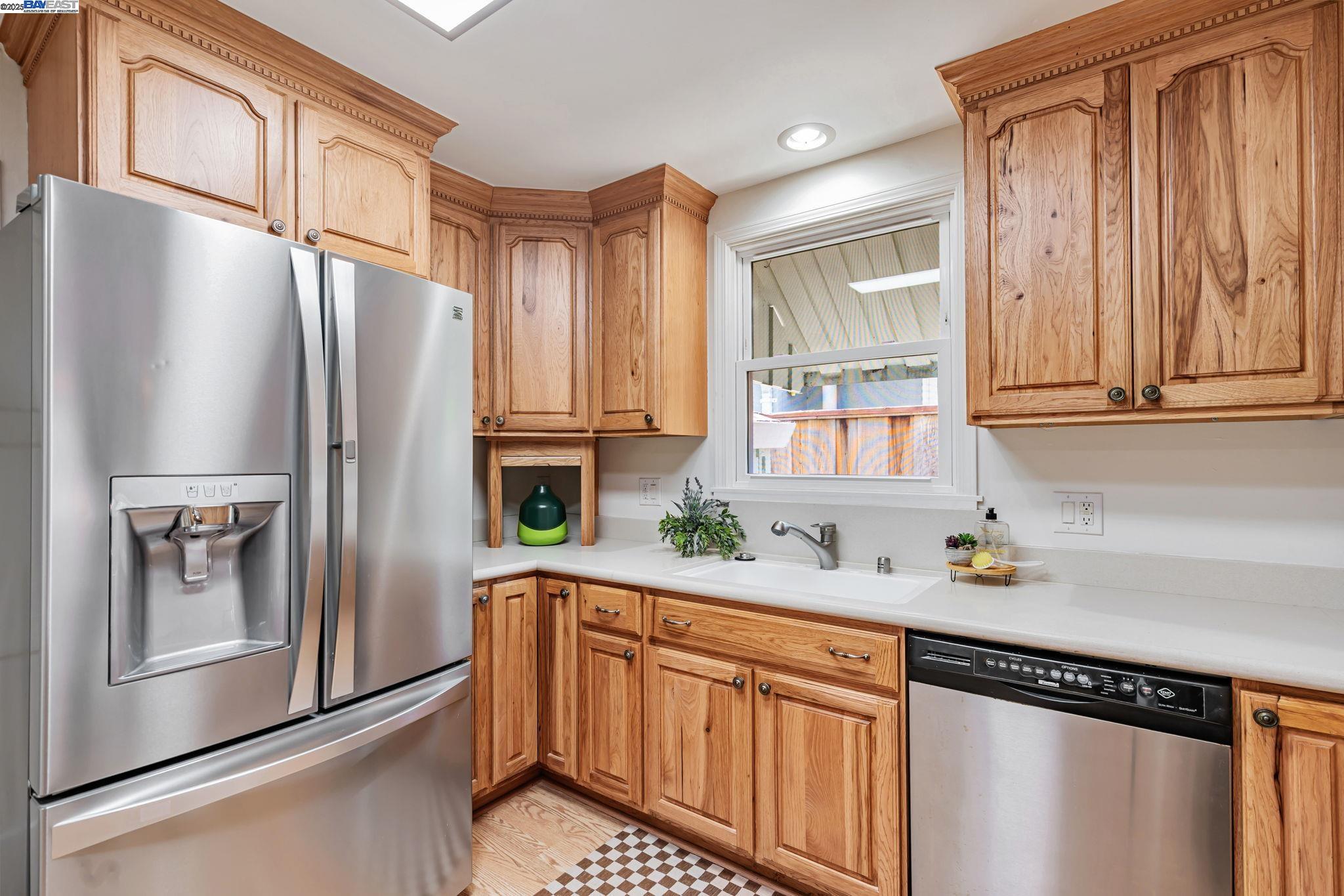 Detail Gallery Image 15 of 34 For 909 via Manzanas, San Lorenzo,  CA 94580 - 3 Beds | 2 Baths