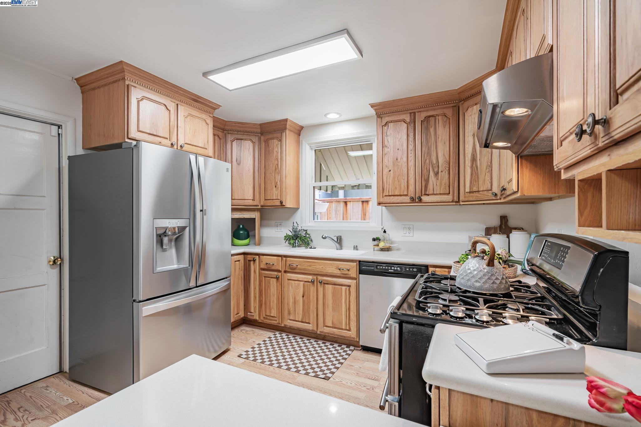 Detail Gallery Image 16 of 34 For 909 via Manzanas, San Lorenzo,  CA 94580 - 3 Beds | 2 Baths