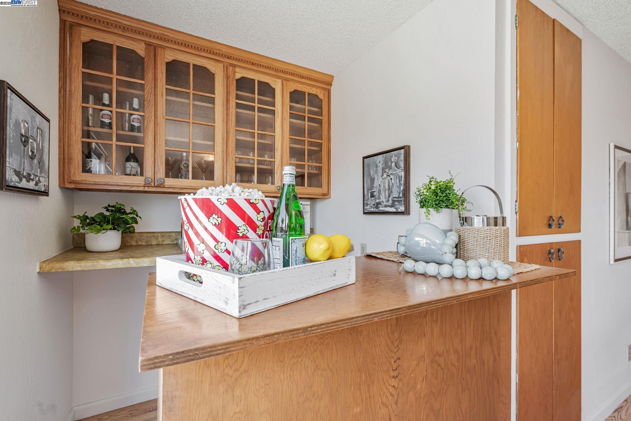 Detail Gallery Image 17 of 34 For 909 via Manzanas, San Lorenzo,  CA 94580 - 3 Beds | 2 Baths