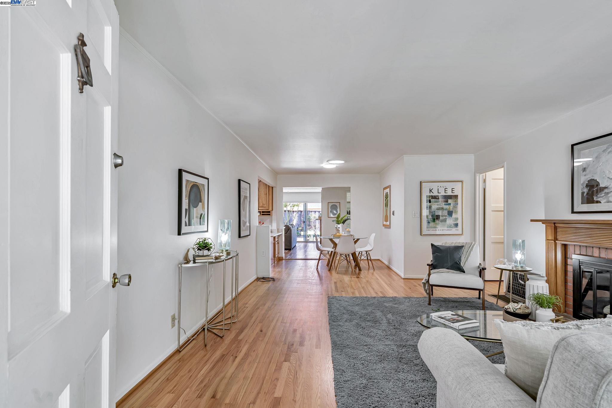 Detail Gallery Image 3 of 34 For 909 via Manzanas, San Lorenzo,  CA 94580 - 3 Beds | 2 Baths