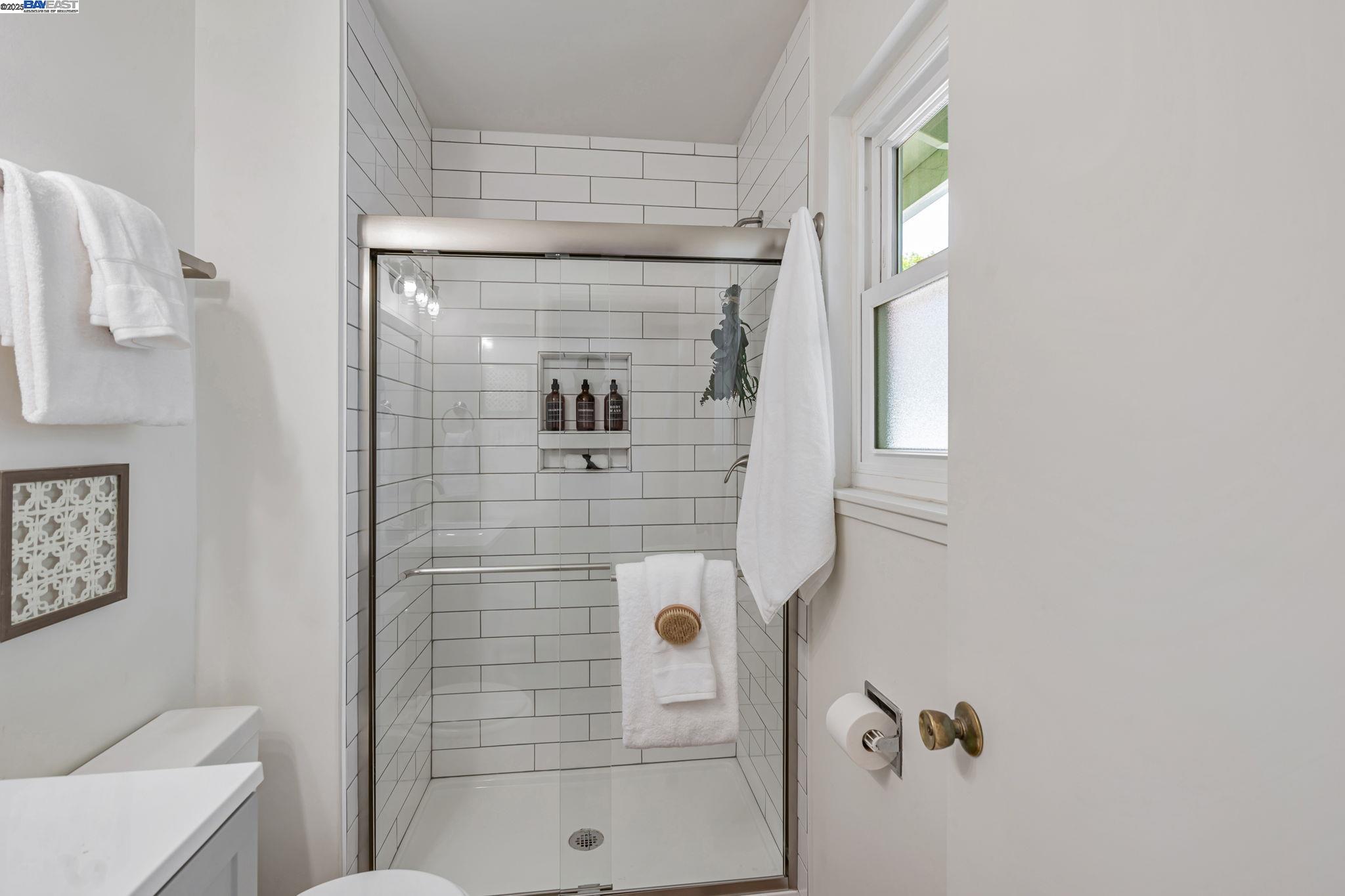 Detail Gallery Image 31 of 34 For 909 via Manzanas, San Lorenzo,  CA 94580 - 3 Beds | 2 Baths