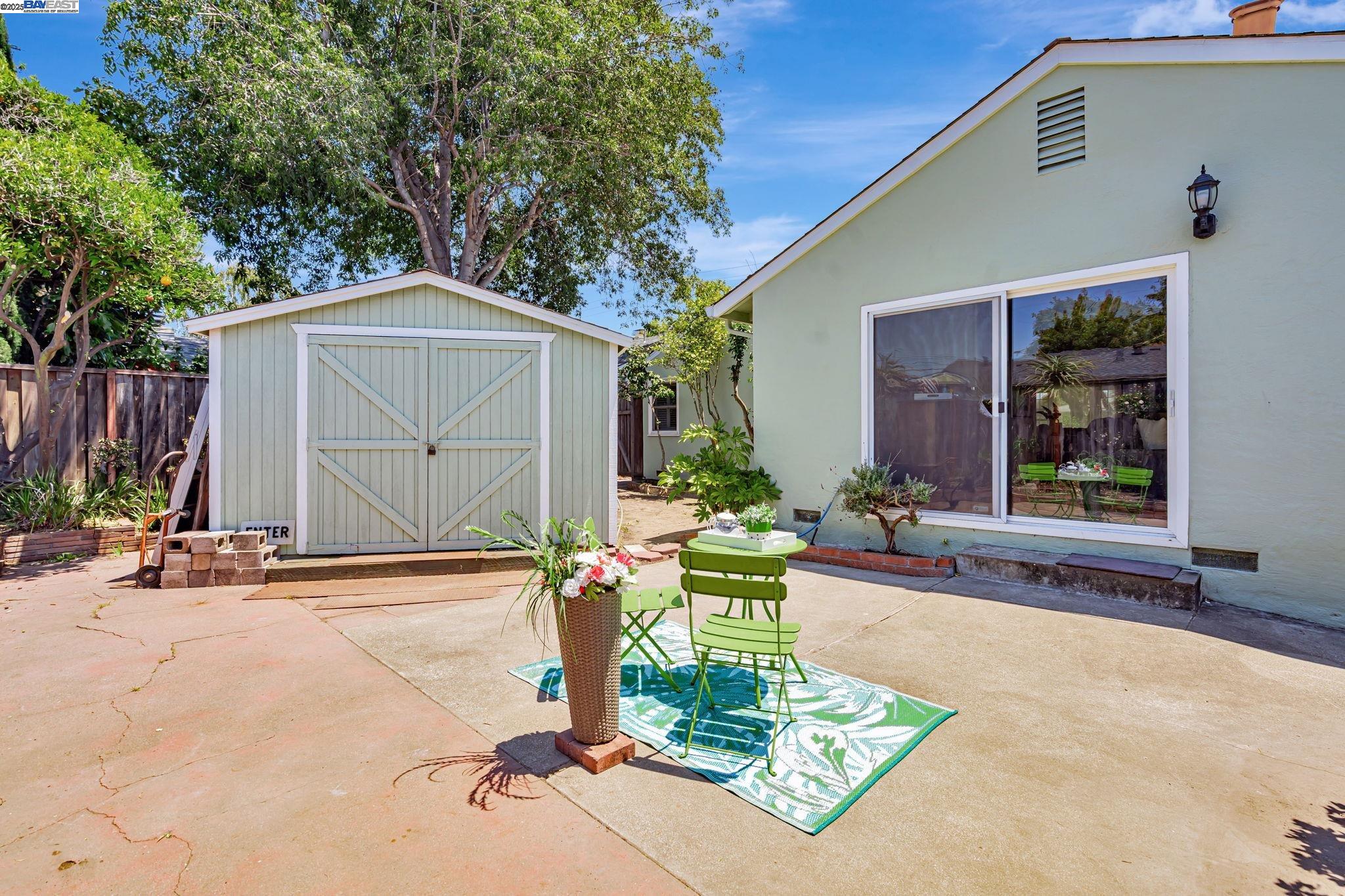 Detail Gallery Image 33 of 34 For 909 via Manzanas, San Lorenzo,  CA 94580 - 3 Beds | 2 Baths