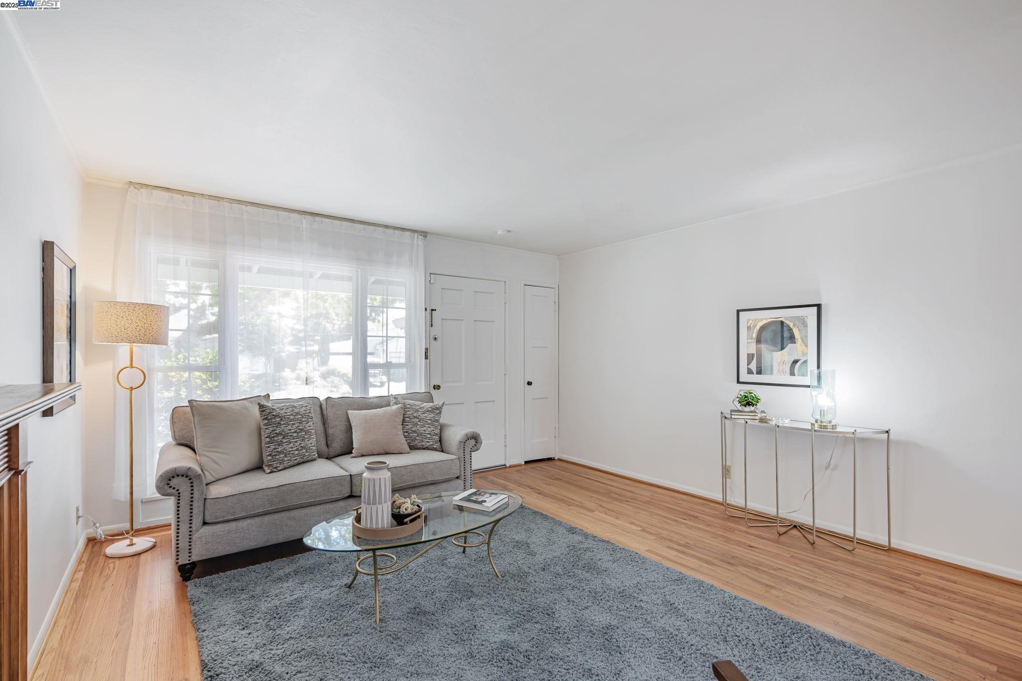 Detail Gallery Image 6 of 34 For 909 via Manzanas, San Lorenzo,  CA 94580 - 3 Beds | 2 Baths