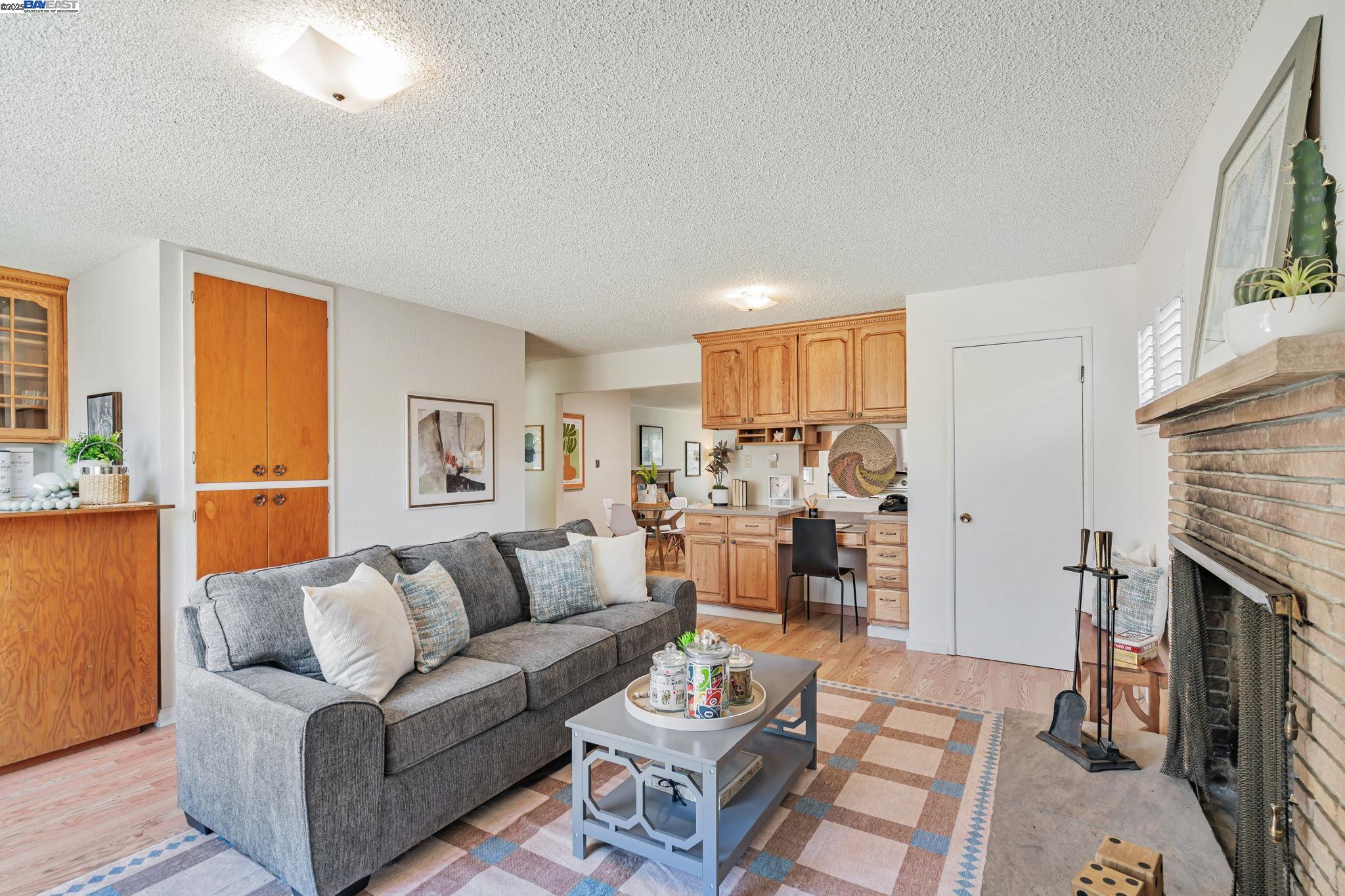 Detail Gallery Image 10 of 34 For 909 via Manzanas, San Lorenzo,  CA 94580 - 3 Beds | 2 Baths