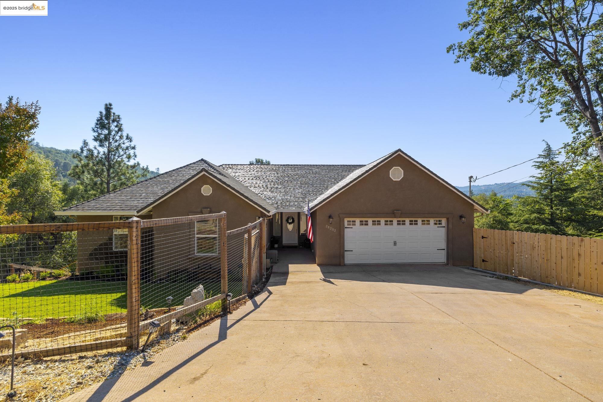 Detail Gallery Image 1 of 41 For 21212 Ridgeview Dr, Sonora,  CA 95370 - 3 Beds | 2 Baths