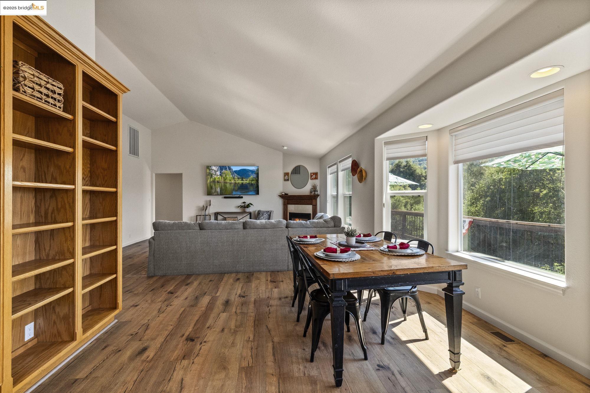 Detail Gallery Image 13 of 41 For 21212 Ridgeview Dr, Sonora,  CA 95370 - 3 Beds | 2 Baths