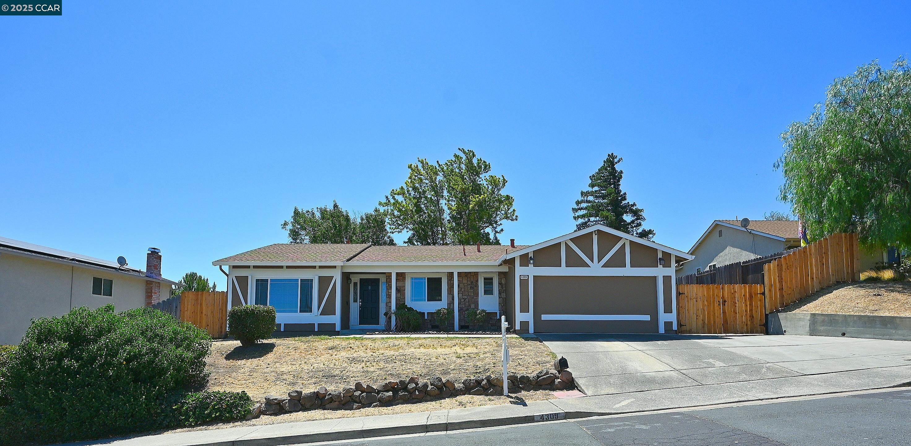 Detail Gallery Image 4 of 58 For 4309 Oakdale Place, Pittsburg,  CA 94565 - 4 Beds | 2/1 Baths