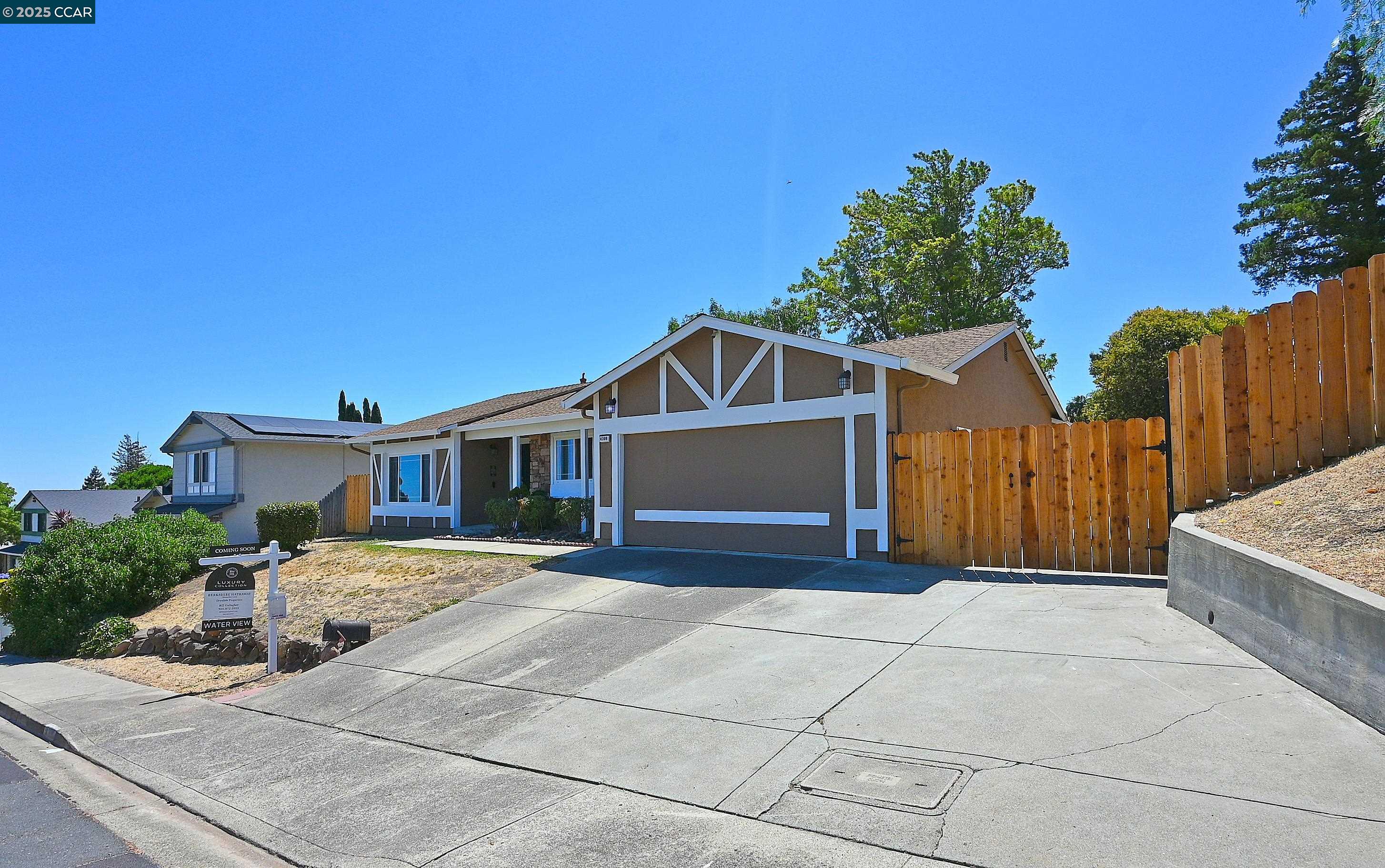 Detail Gallery Image 5 of 58 For 4309 Oakdale Place, Pittsburg,  CA 94565 - 4 Beds | 2/1 Baths