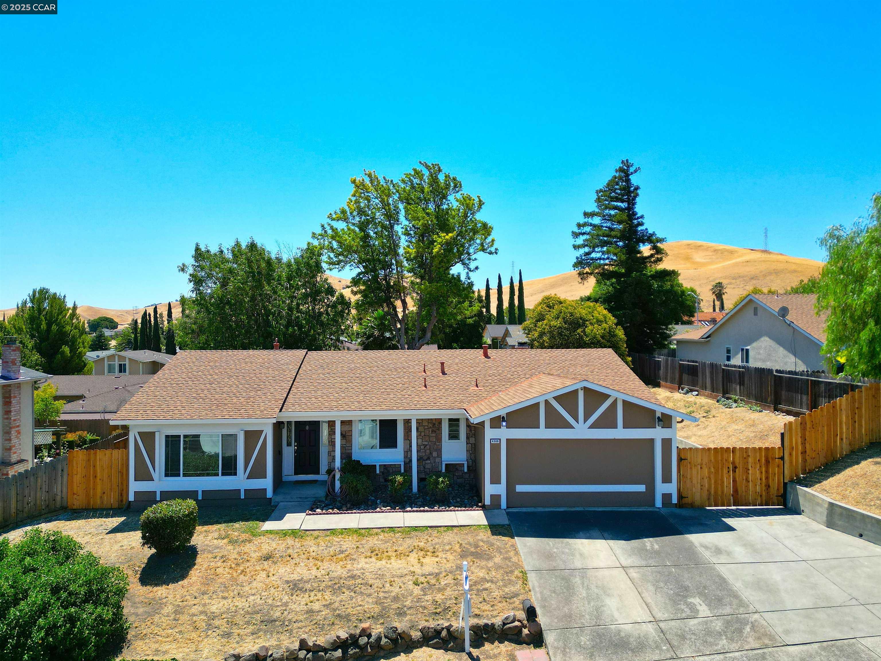 Detail Gallery Image 8 of 58 For 4309 Oakdale Place, Pittsburg,  CA 94565 - 4 Beds | 2/1 Baths