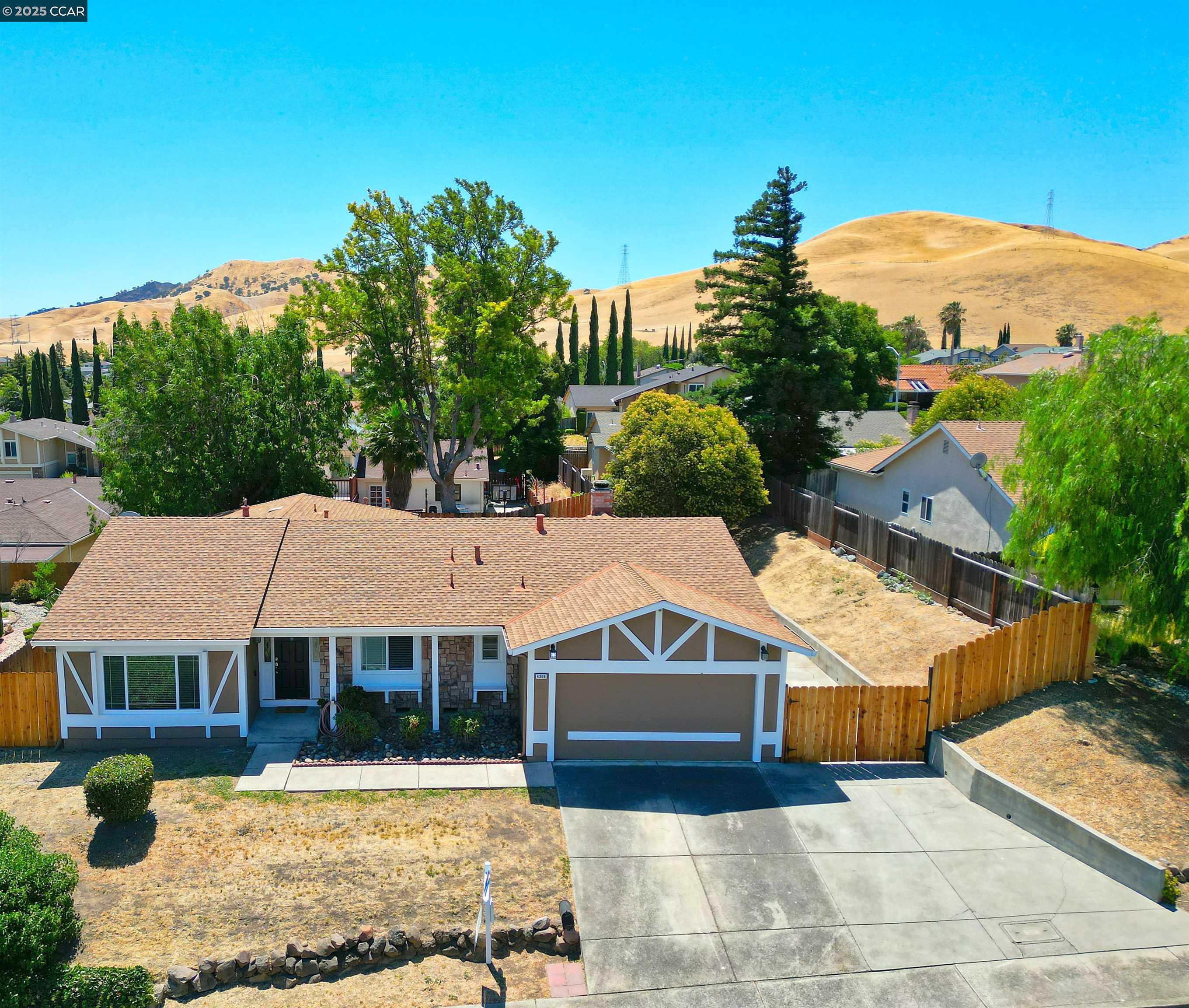 Detail Gallery Image 9 of 58 For 4309 Oakdale Place, Pittsburg,  CA 94565 - 4 Beds | 2/1 Baths