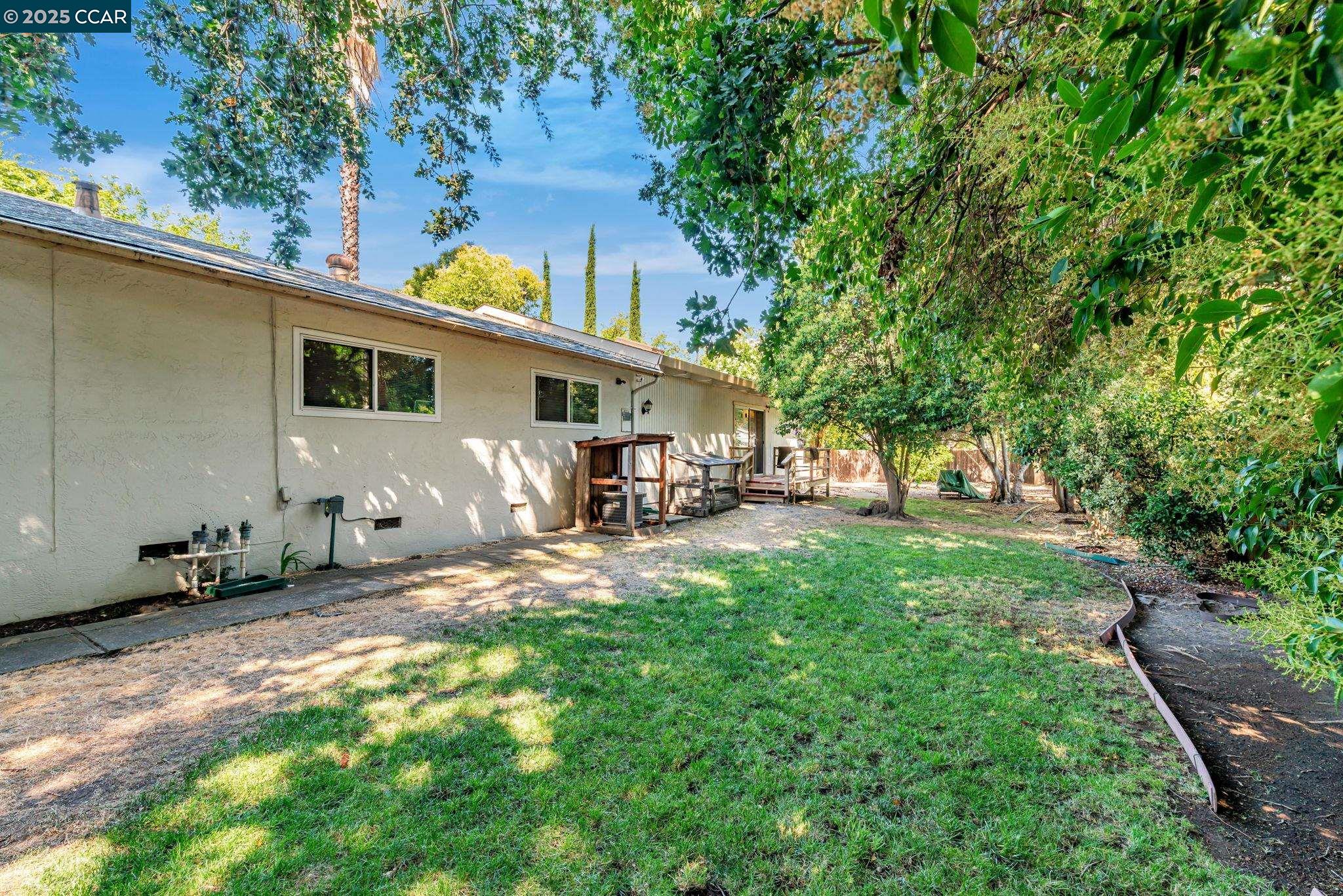 Detail Gallery Image 12 of 17 For 1971 Emerald St, Concord,  CA 94518 - 4 Beds | 3 Baths