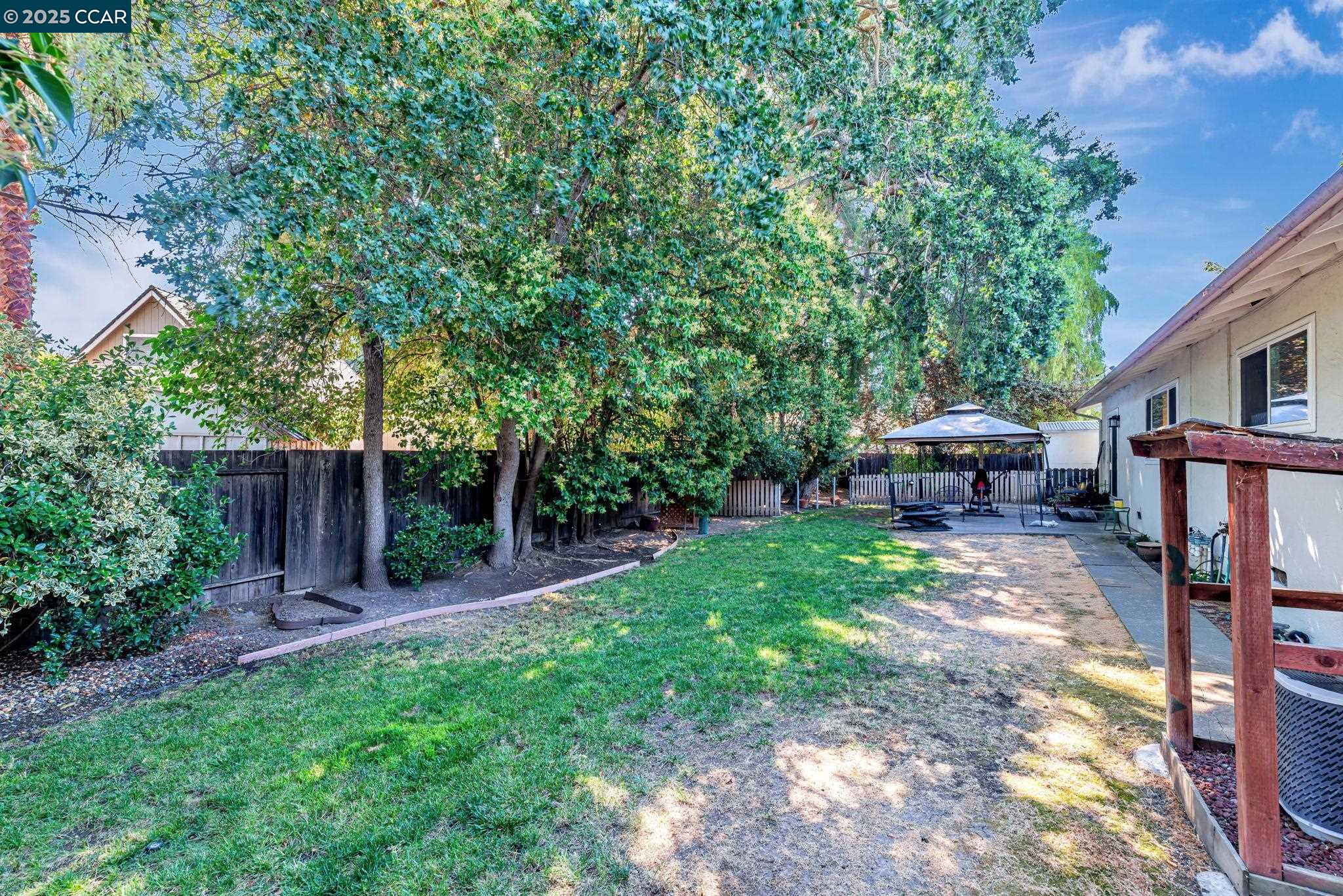 Detail Gallery Image 14 of 17 For 1971 Emerald St, Concord,  CA 94518 - 4 Beds | 3 Baths