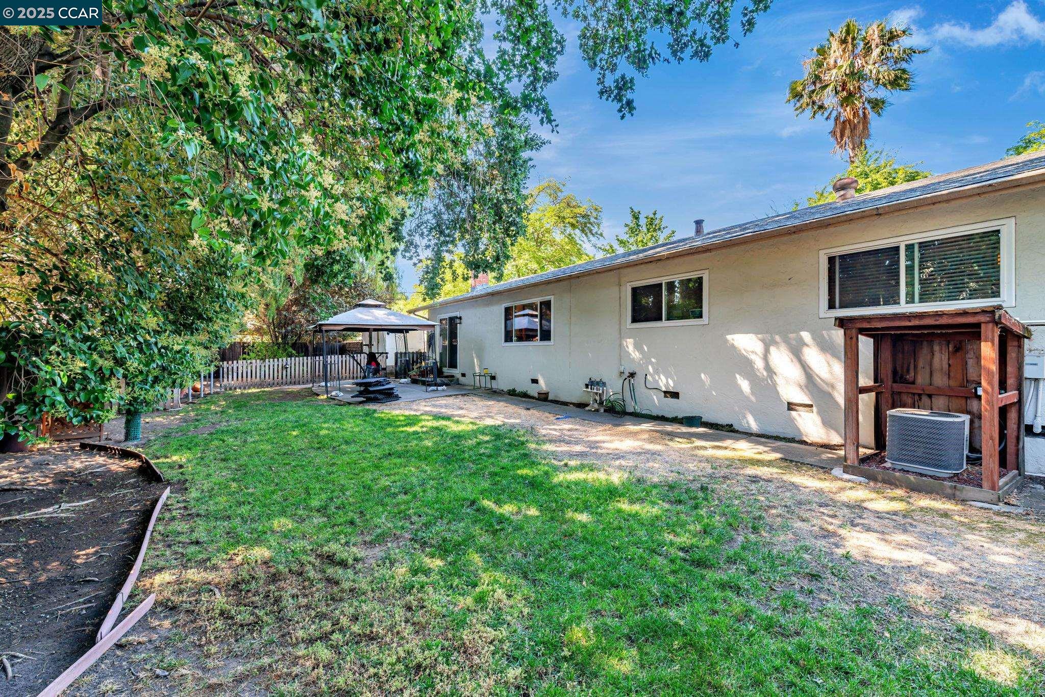Detail Gallery Image 16 of 17 For 1971 Emerald St, Concord,  CA 94518 - 4 Beds | 3 Baths