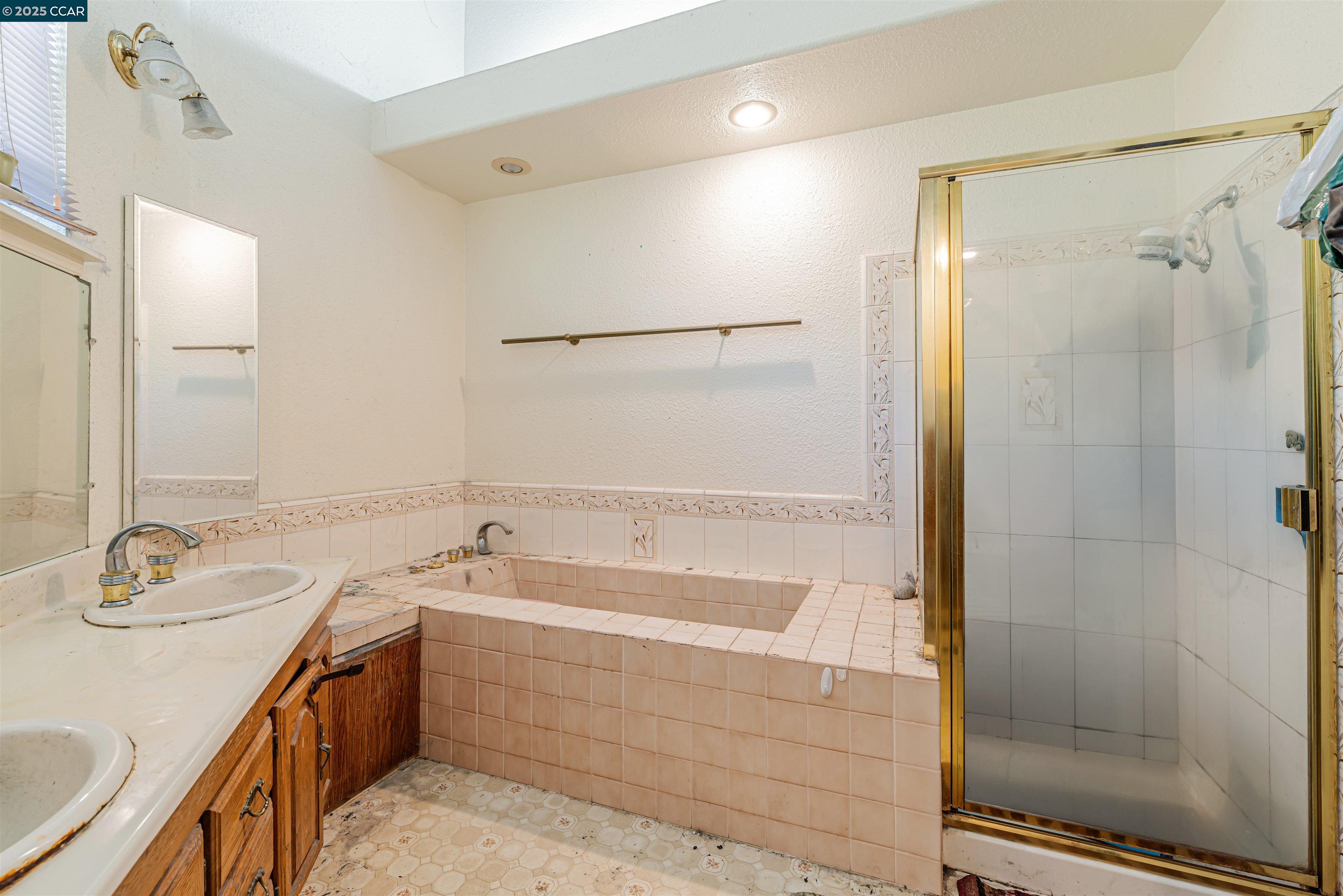 Detail Gallery Image 9 of 17 For 1971 Emerald St, Concord,  CA 94518 - 4 Beds | 3 Baths
