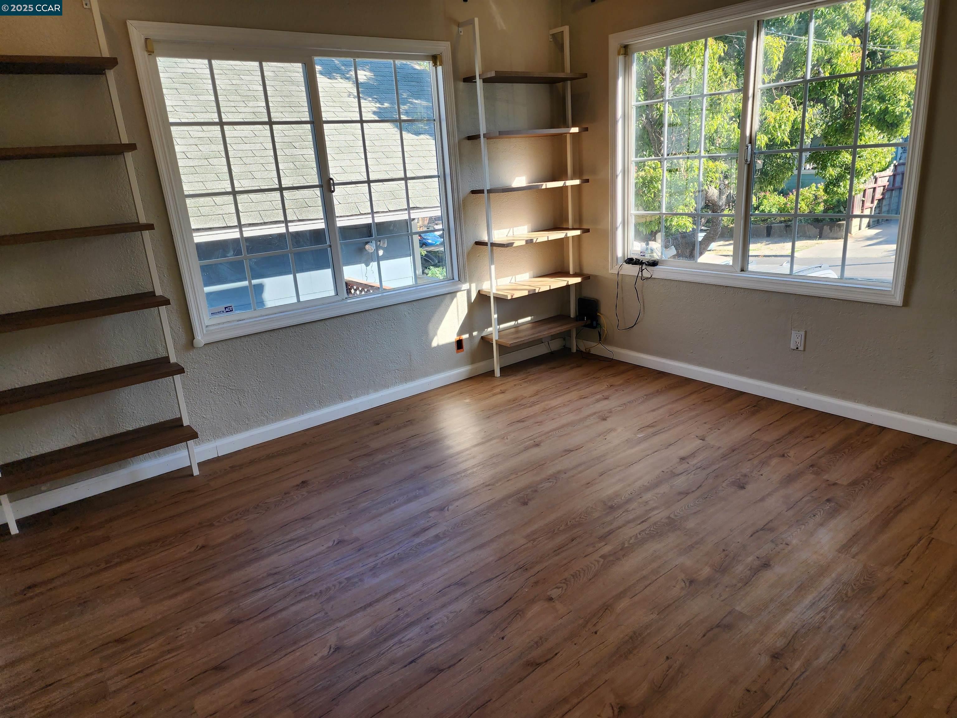 Detail Gallery Image 12 of 36 For 1920 E 24th St, Oakland,  CA 94606 - 3 Beds | 2 Baths