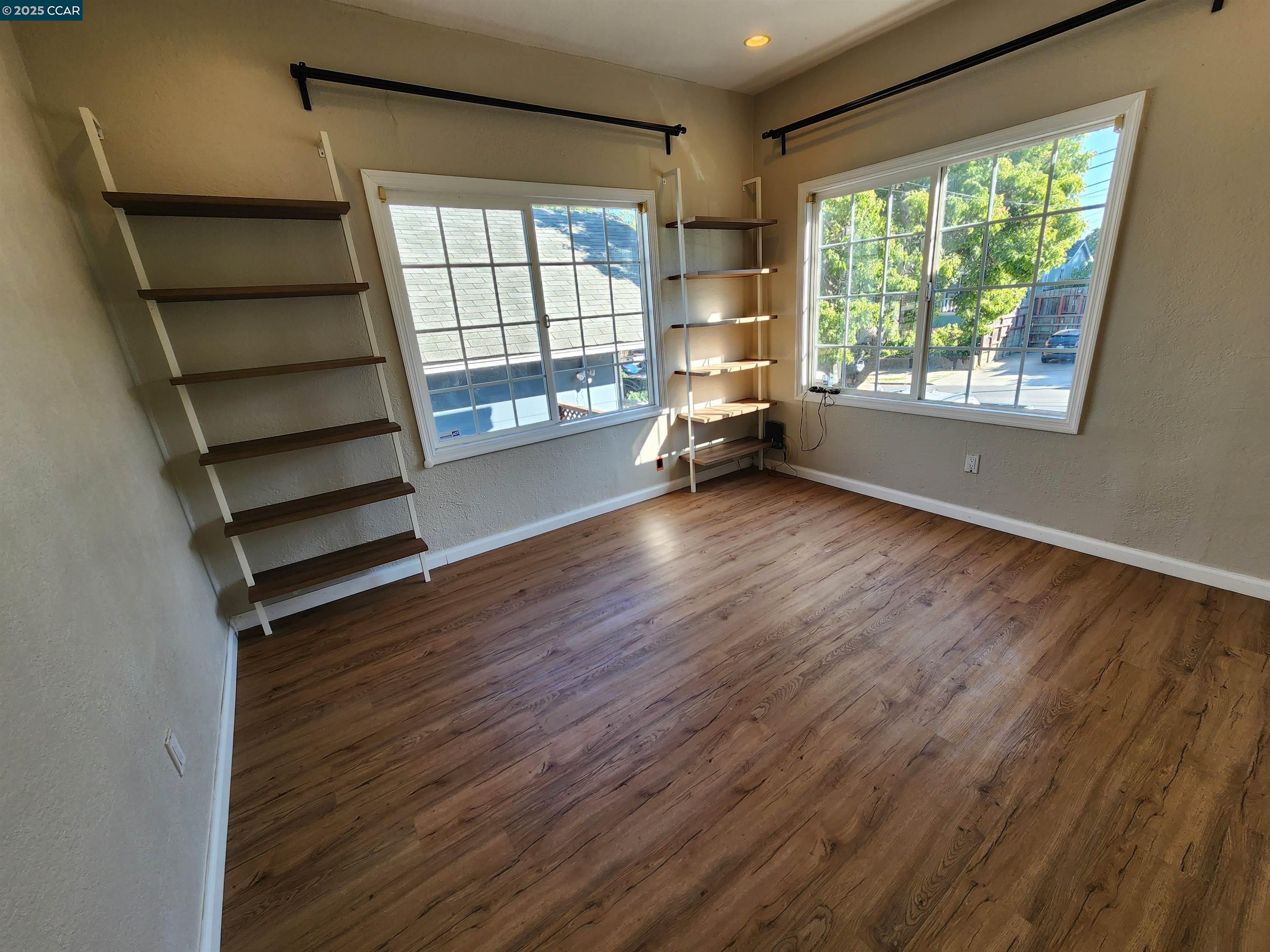 Detail Gallery Image 13 of 36 For 1920 E 24th St, Oakland,  CA 94606 - 3 Beds | 2 Baths