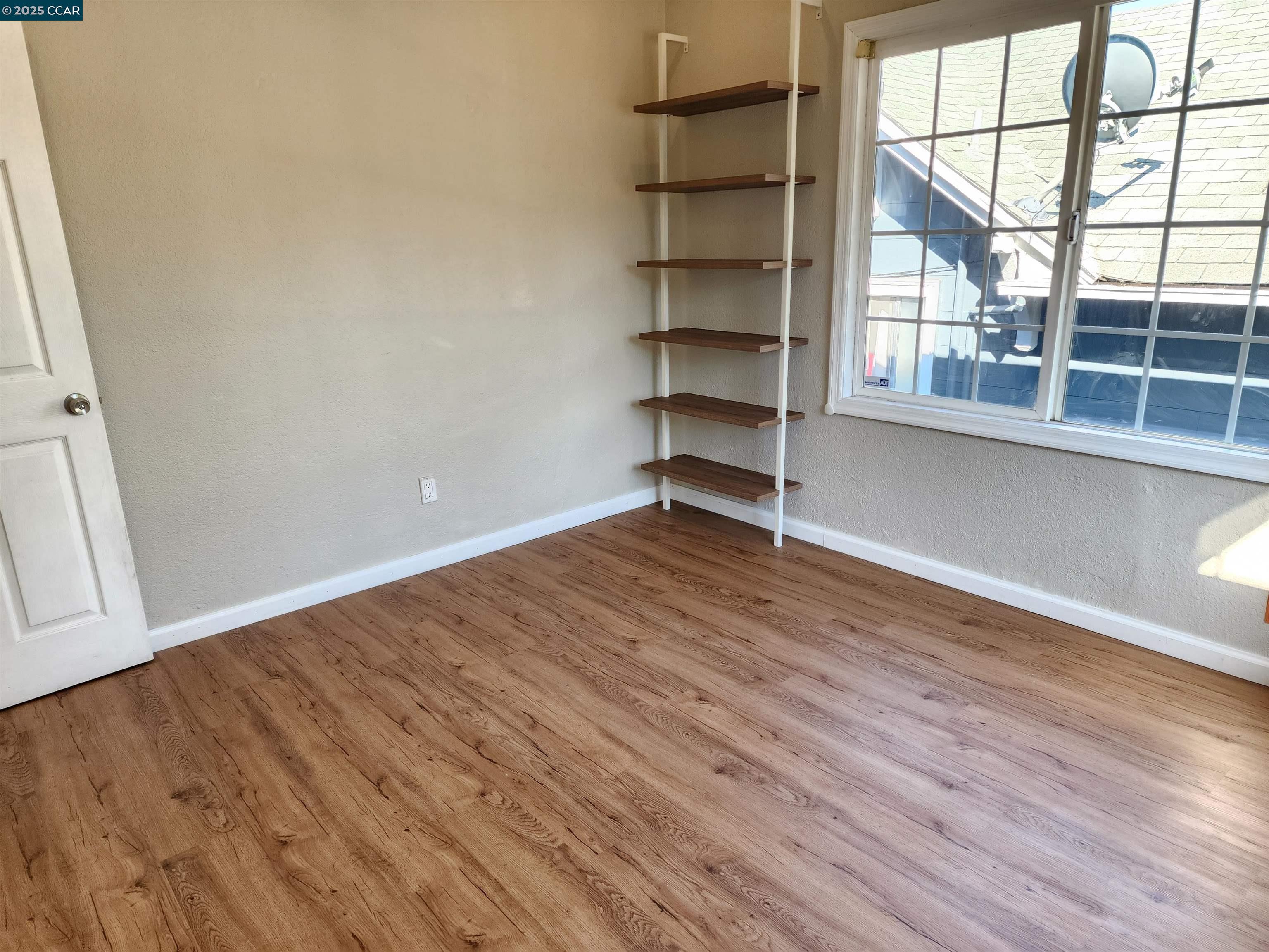 Detail Gallery Image 14 of 36 For 1920 E 24th St, Oakland,  CA 94606 - 3 Beds | 2 Baths