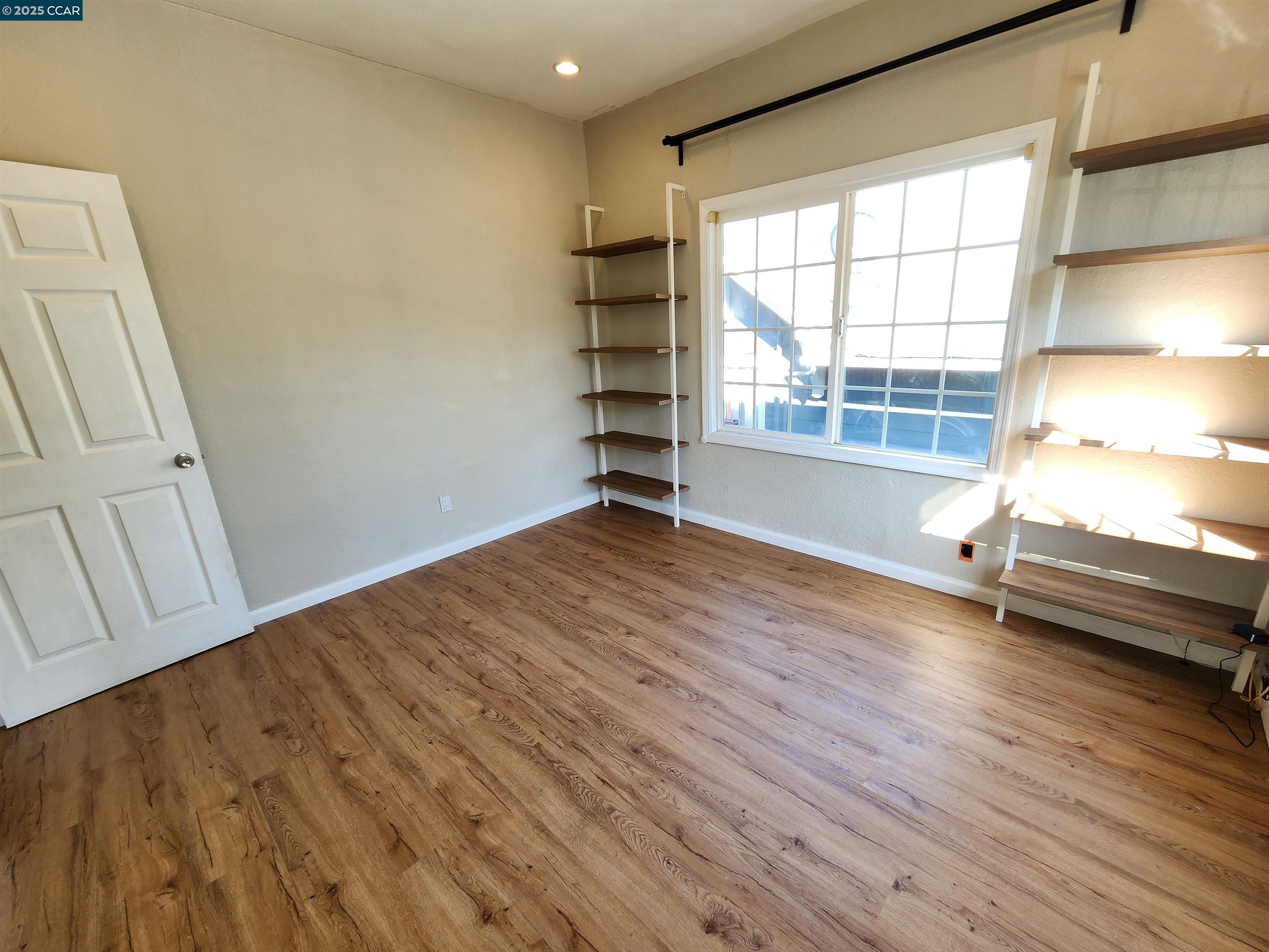 Detail Gallery Image 15 of 36 For 1920 E 24th St, Oakland,  CA 94606 - 3 Beds | 2 Baths