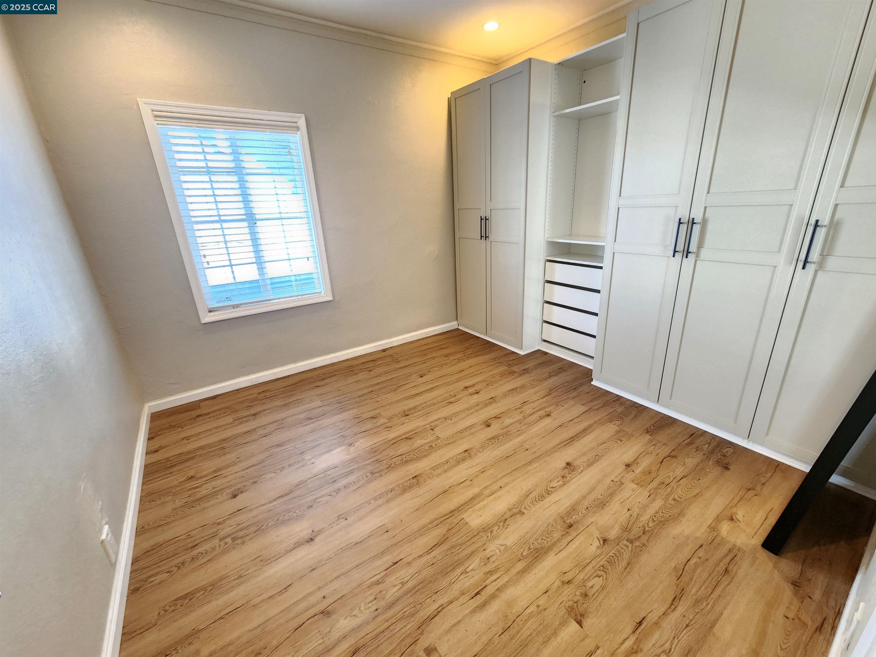 Detail Gallery Image 16 of 36 For 1920 E 24th St, Oakland,  CA 94606 - 3 Beds | 2 Baths
