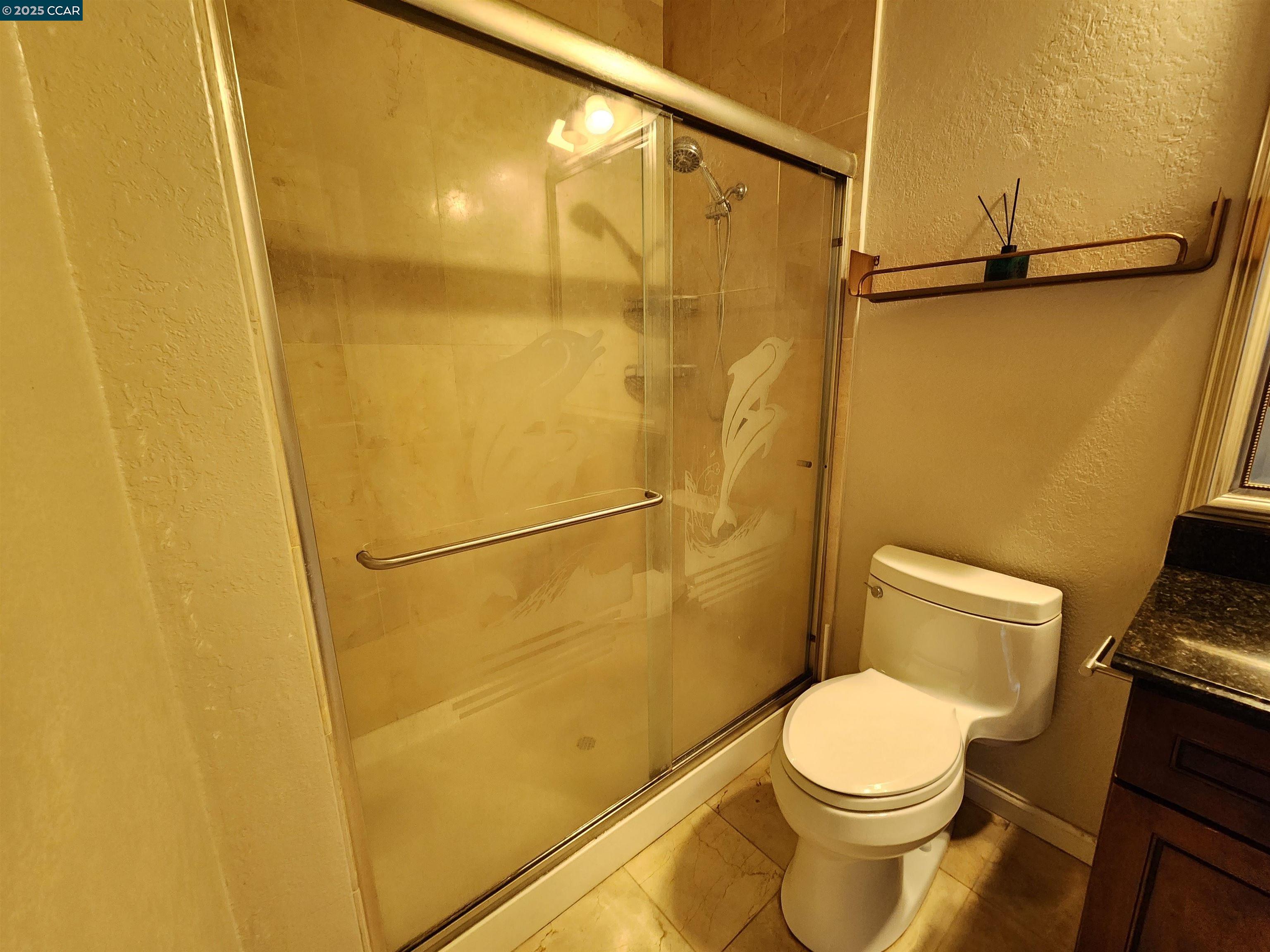 Detail Gallery Image 18 of 36 For 1920 E 24th St, Oakland,  CA 94606 - 3 Beds | 2 Baths