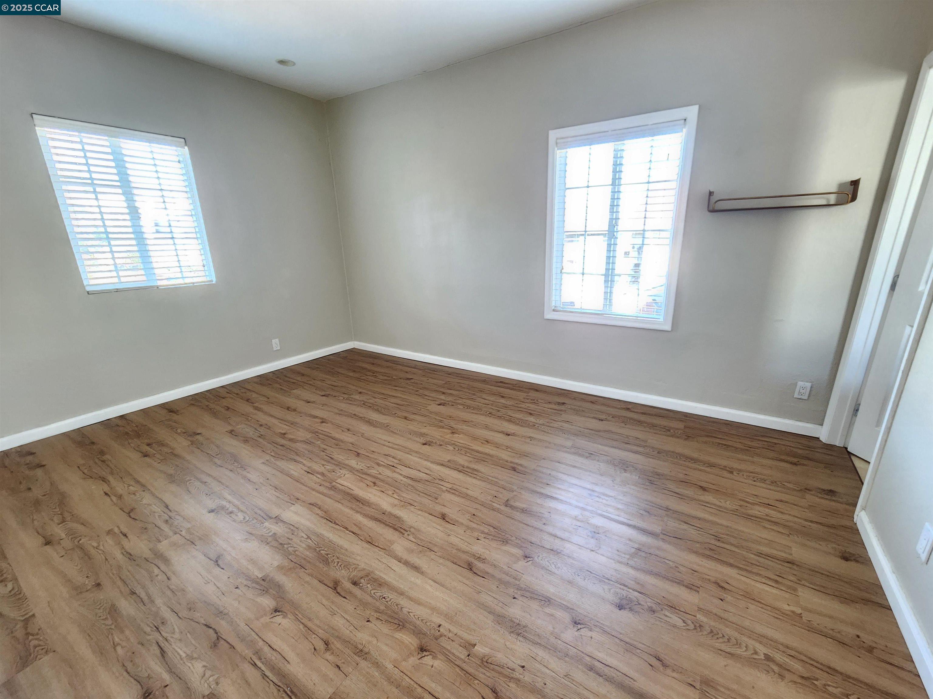 Detail Gallery Image 20 of 36 For 1920 E 24th St, Oakland,  CA 94606 - 3 Beds | 2 Baths