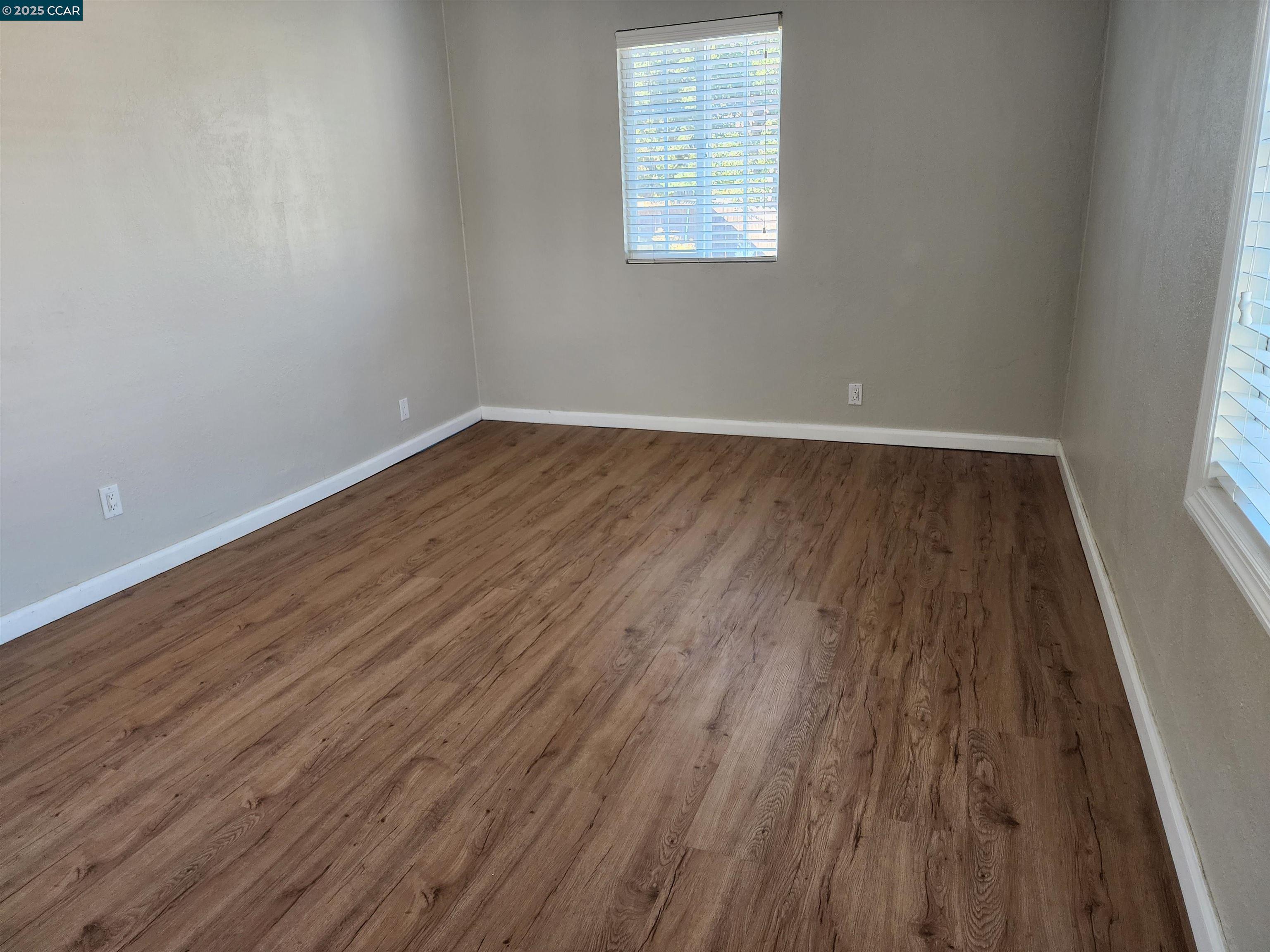 Detail Gallery Image 22 of 36 For 1920 E 24th St, Oakland,  CA 94606 - 3 Beds | 2 Baths