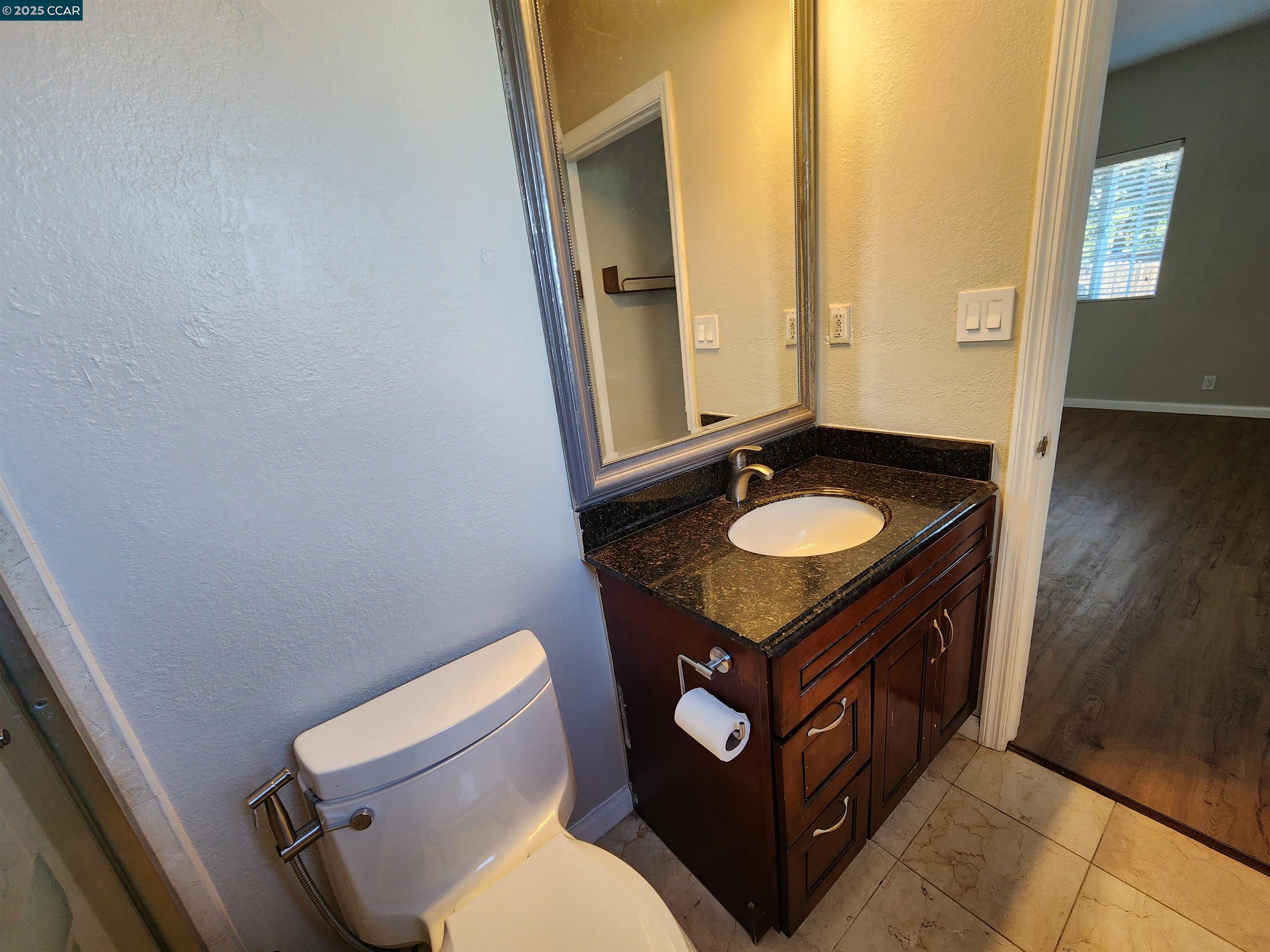 Detail Gallery Image 24 of 36 For 1920 E 24th St, Oakland,  CA 94606 - 3 Beds | 2 Baths