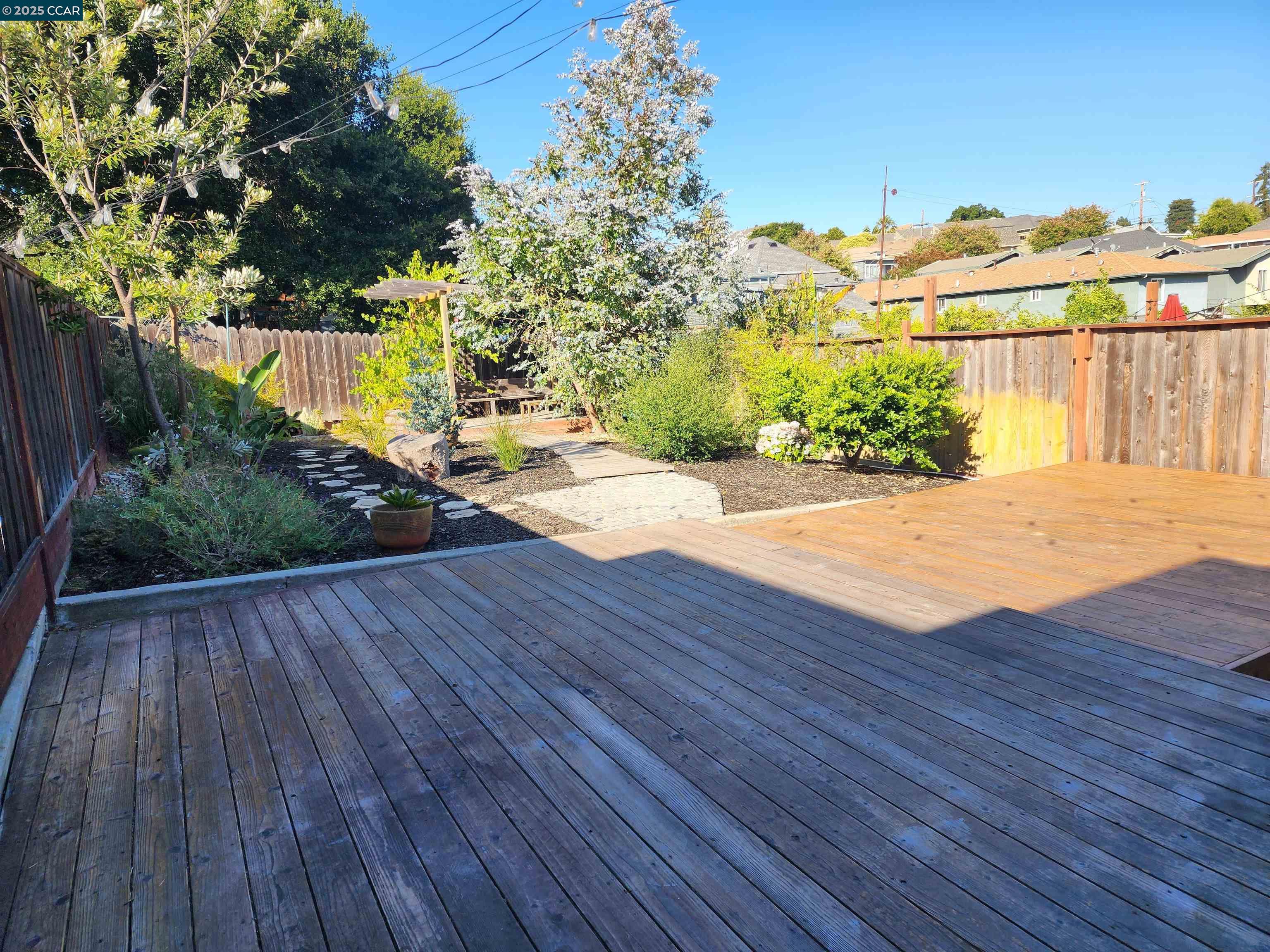 Detail Gallery Image 31 of 36 For 1920 E 24th St, Oakland,  CA 94606 - 3 Beds | 2 Baths