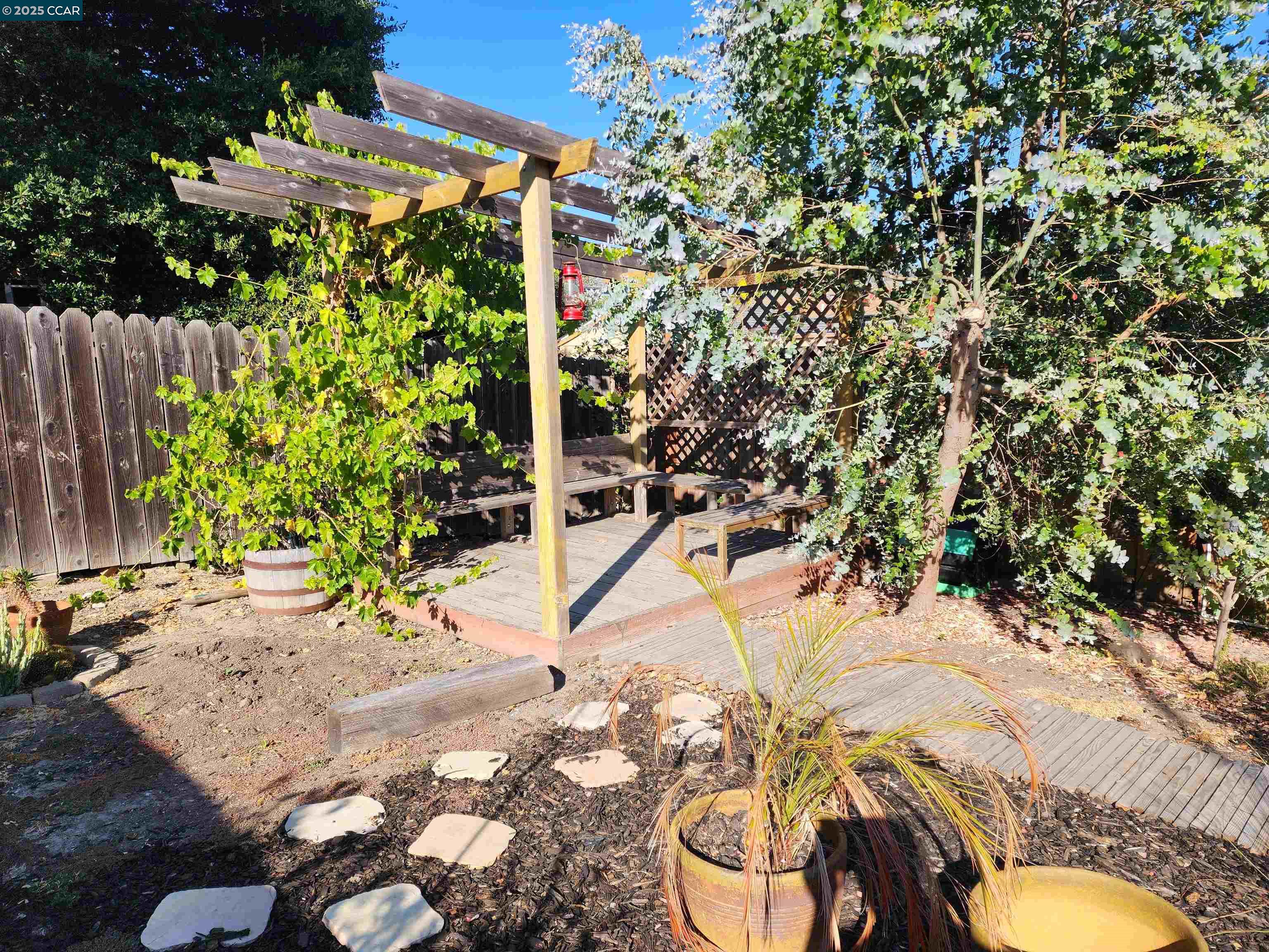 Detail Gallery Image 33 of 36 For 1920 E 24th St, Oakland,  CA 94606 - 3 Beds | 2 Baths