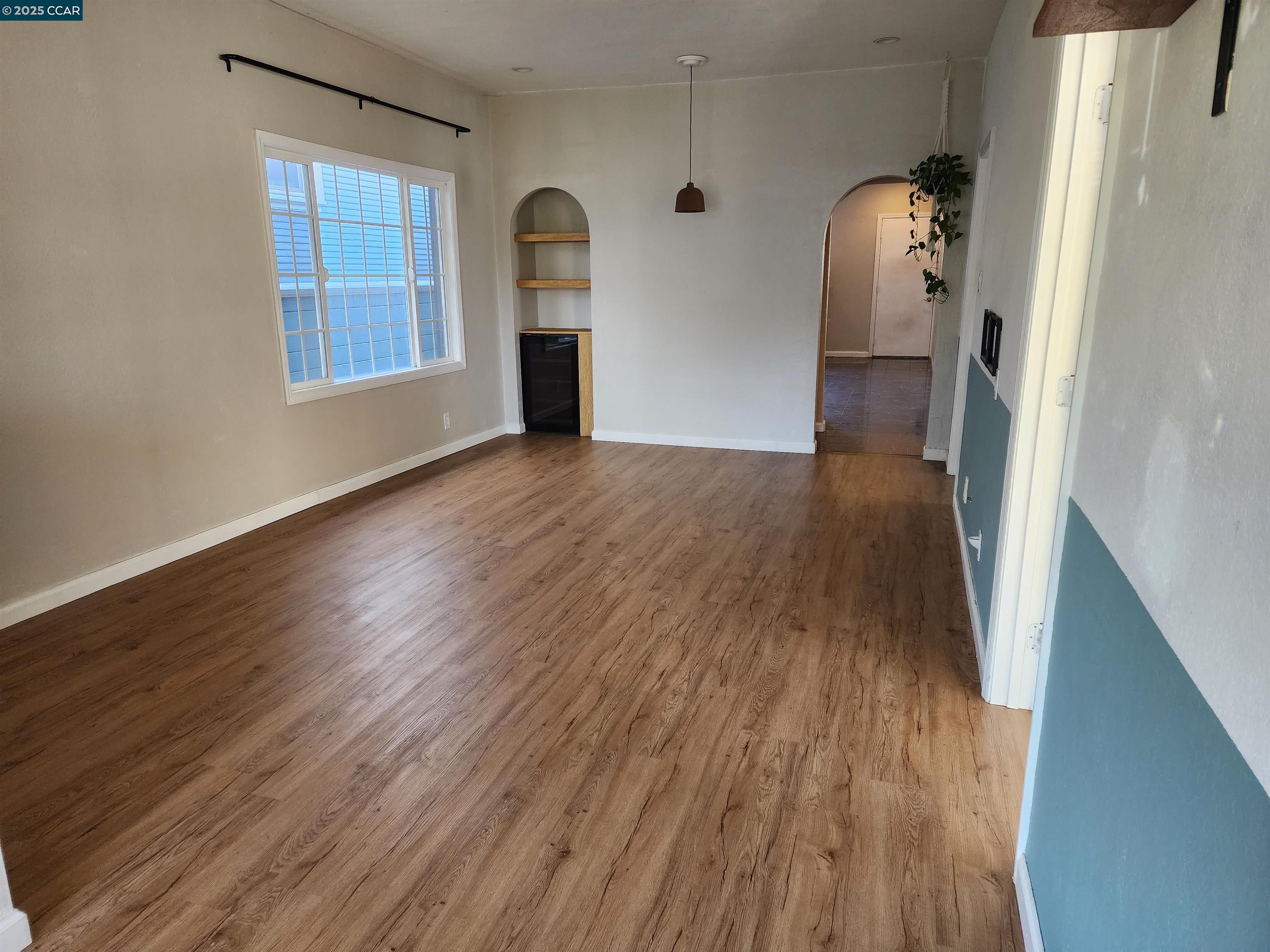 Detail Gallery Image 7 of 36 For 1920 E 24th St, Oakland,  CA 94606 - 3 Beds | 2 Baths