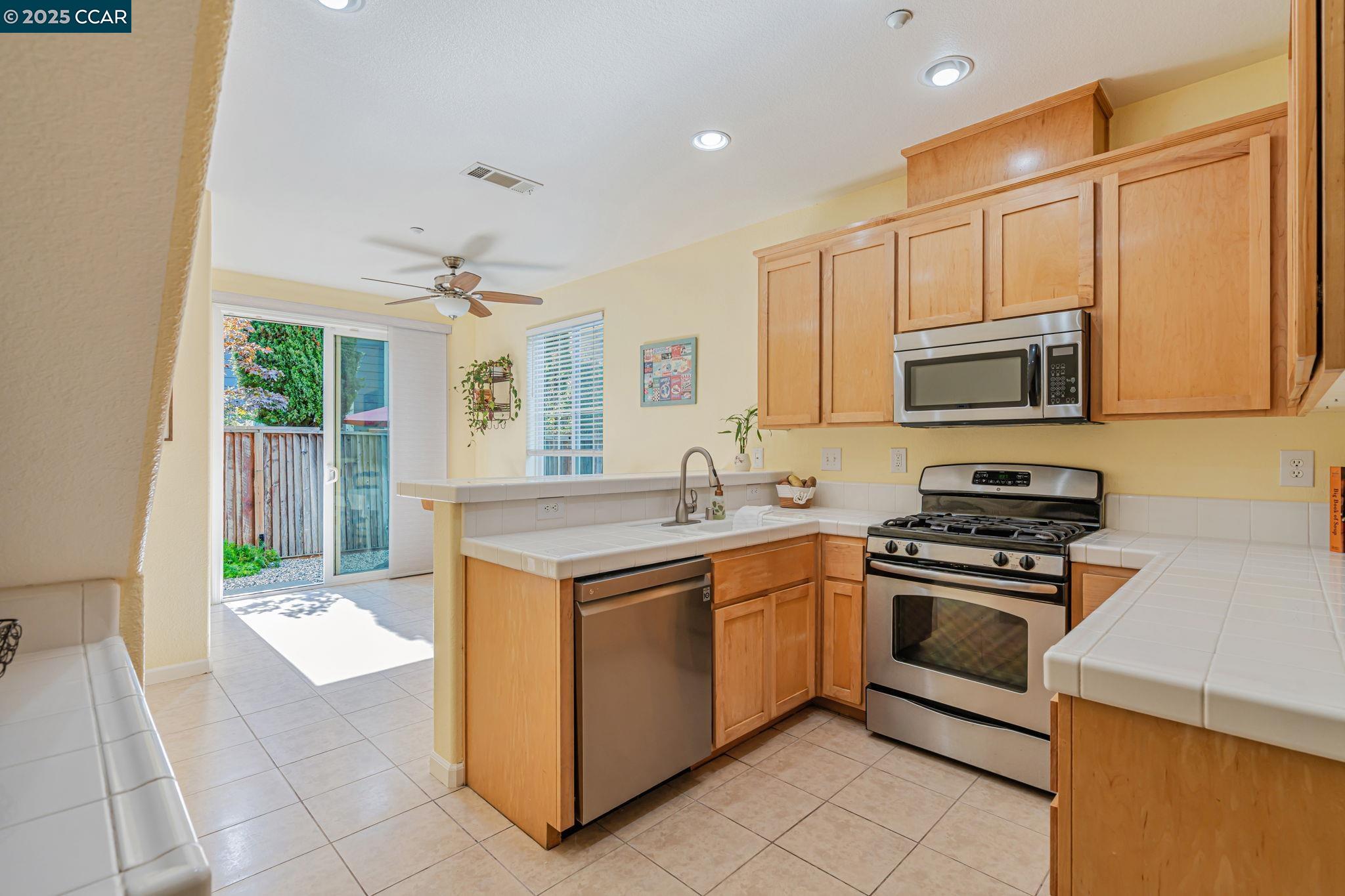 Detail Gallery Image 8 of 34 For 2 Corvina Ct, American Canyon,  CA 94503 - 3 Beds | 2/1 Baths
