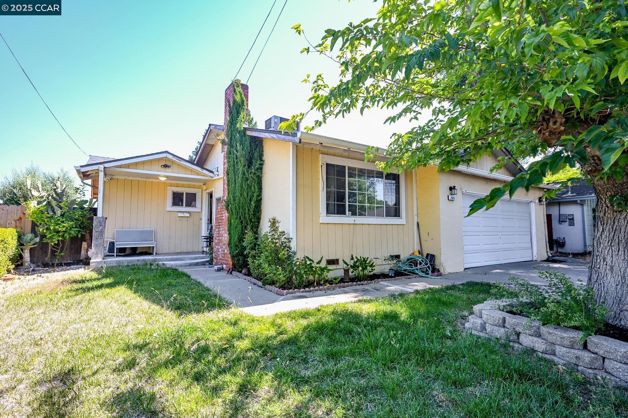Detail Gallery Image 2 of 22 For 2543 Montgomery Ave, Concord,  CA 94519 - 3 Beds | 2 Baths