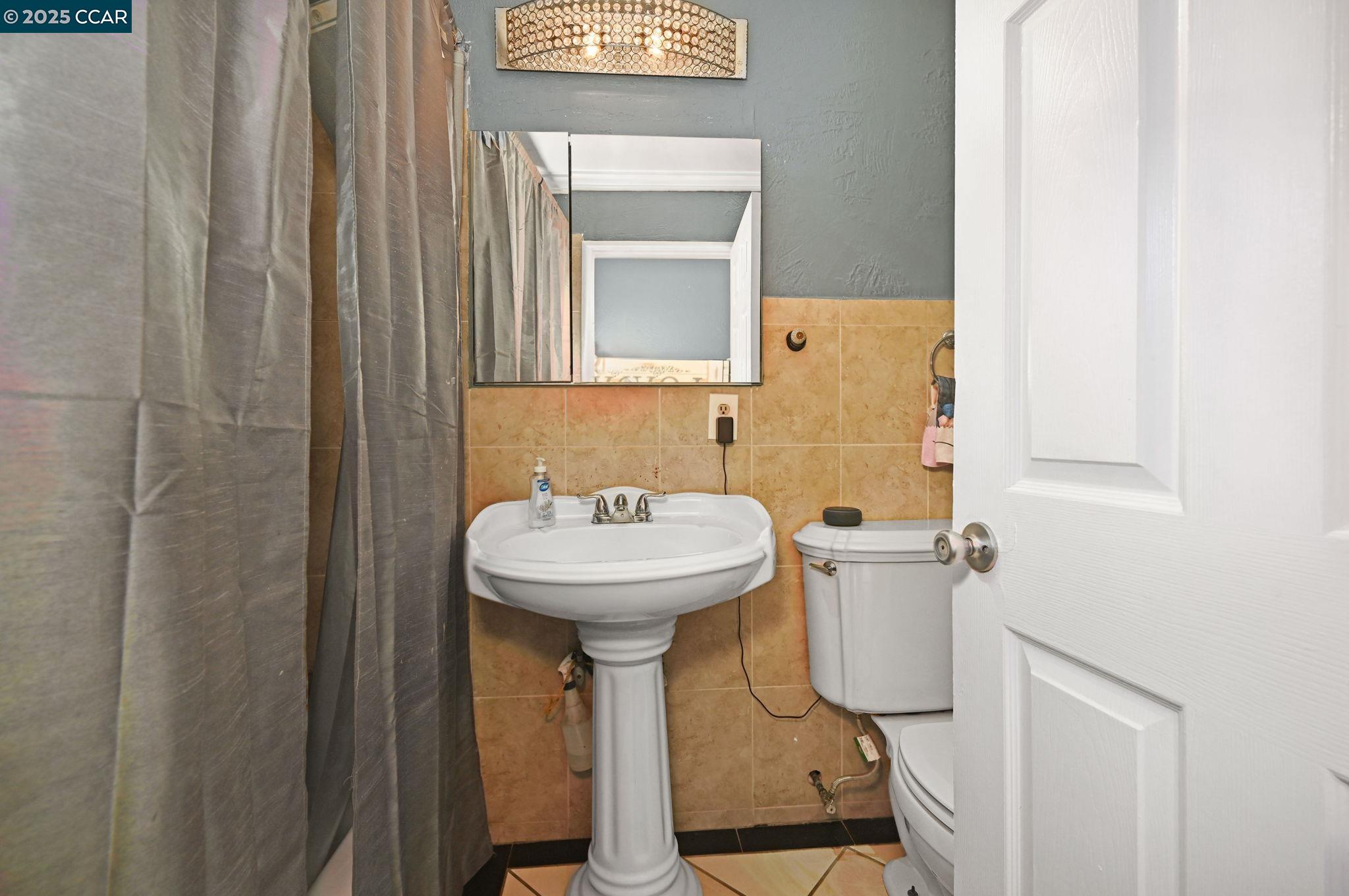 Detail Gallery Image 13 of 22 For 2543 Montgomery Ave, Concord,  CA 94519 - 3 Beds | 2 Baths