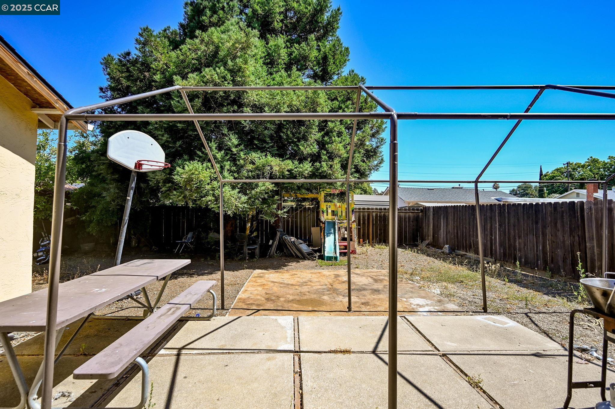 Detail Gallery Image 19 of 22 For 2543 Montgomery Ave, Concord,  CA 94519 - 3 Beds | 2 Baths