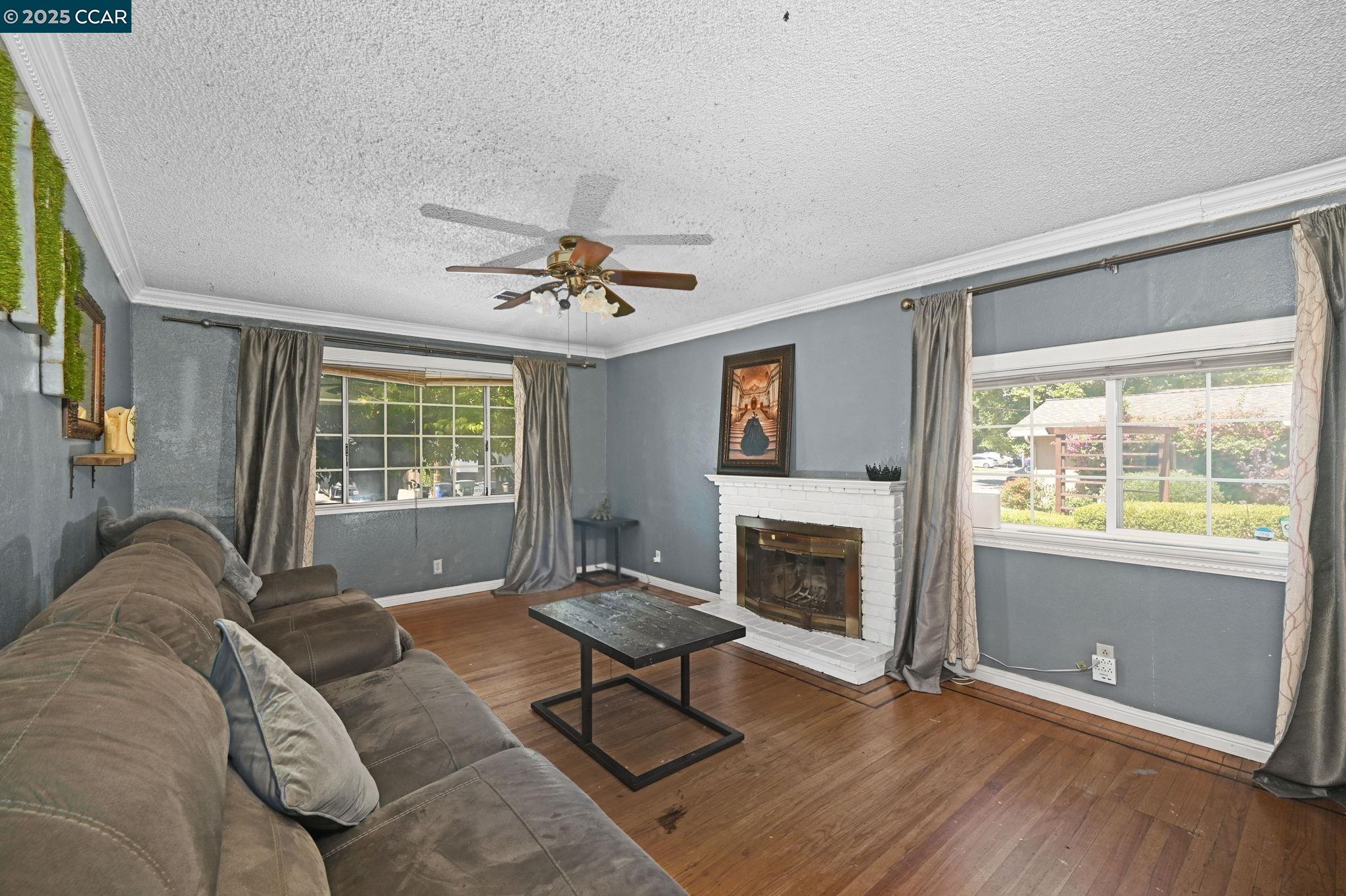 Detail Gallery Image 4 of 22 For 2543 Montgomery Ave, Concord,  CA 94519 - 3 Beds | 2 Baths