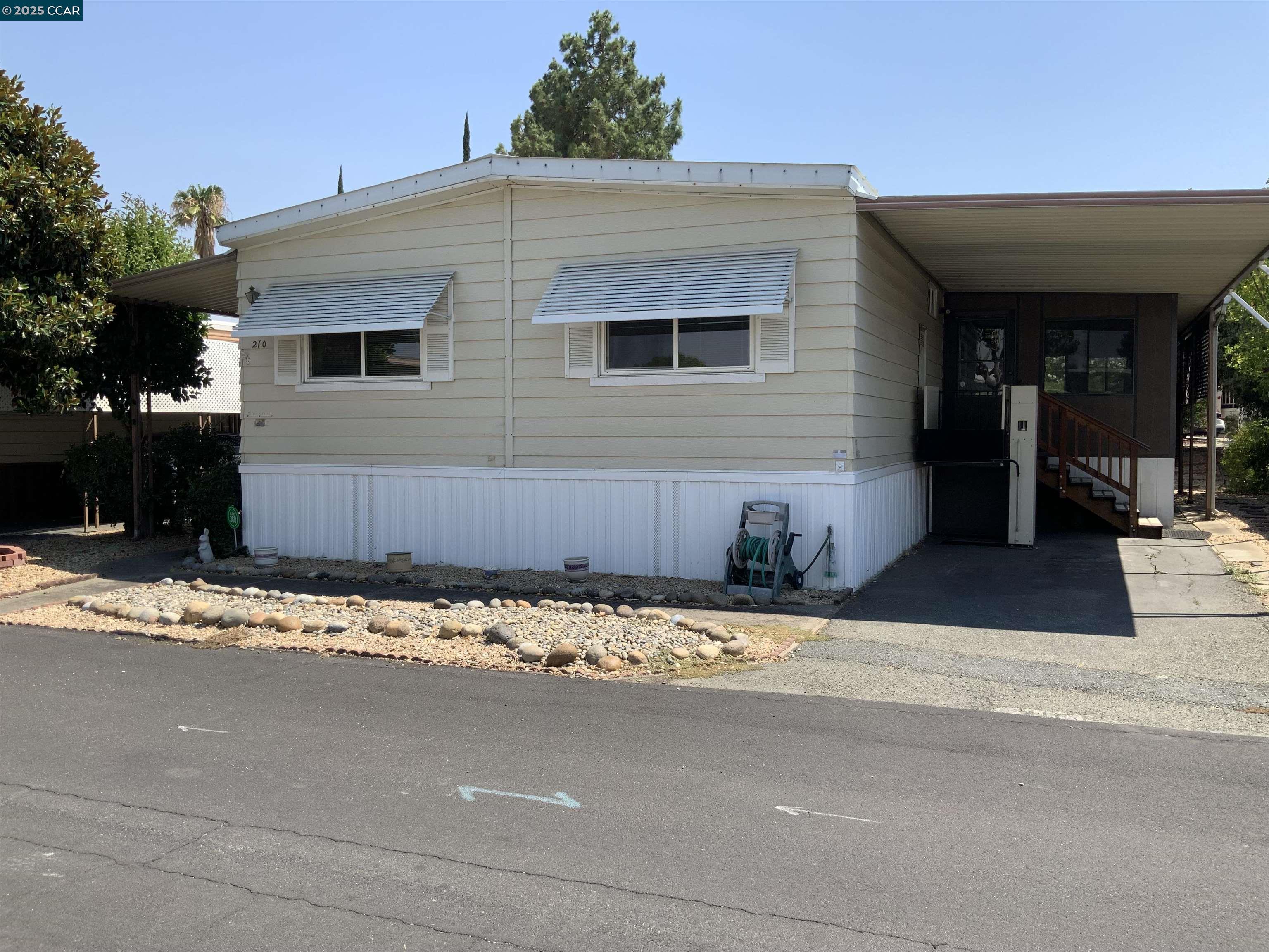 Detail Gallery Image 1 of 28 For 210 Kona Cr., Pittsburg,  CA 94565-0000 - 3 Beds | 2 Baths