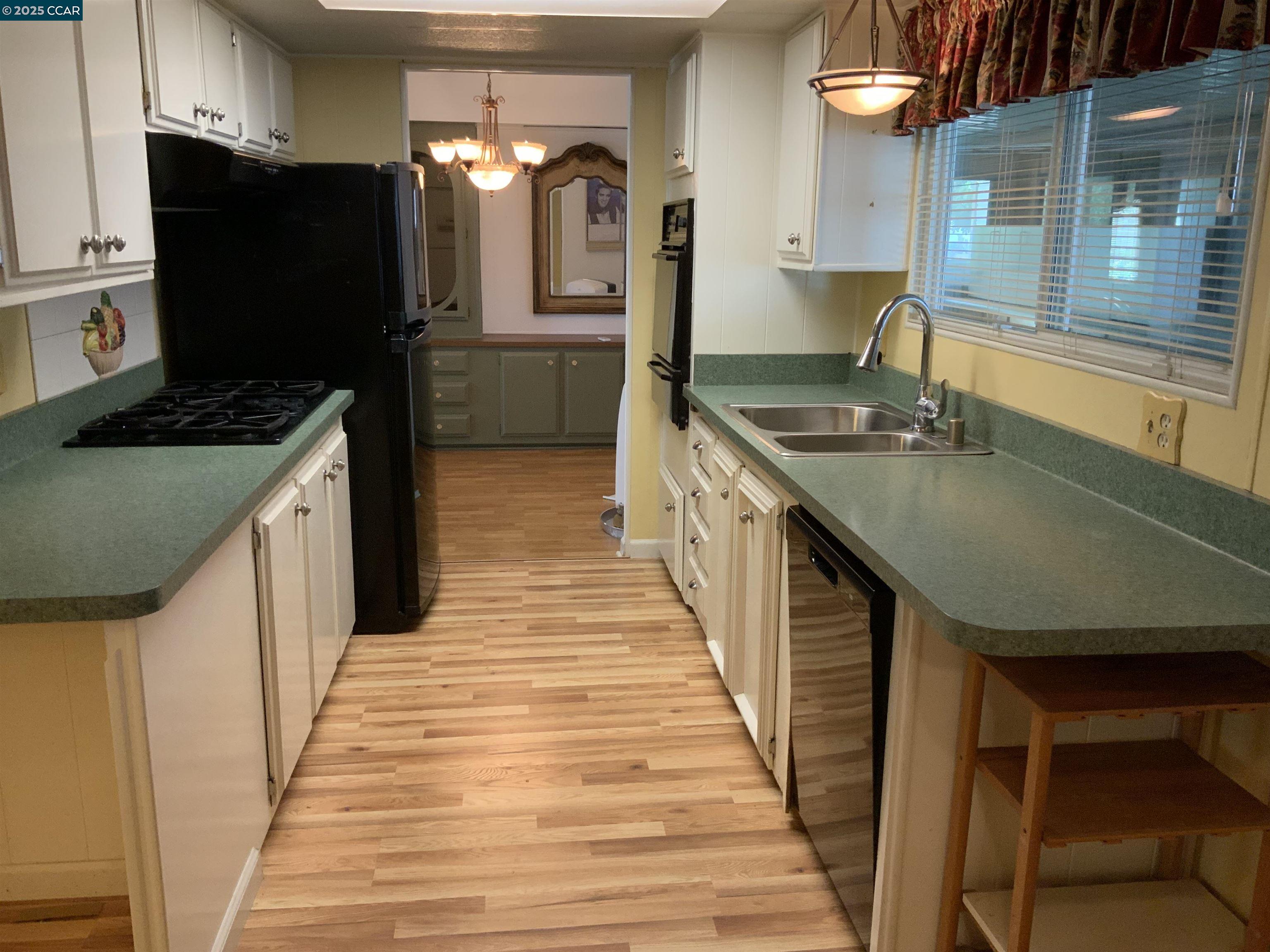 Detail Gallery Image 7 of 28 For 210 Kona Cr., Pittsburg,  CA 94565-0000 - 3 Beds | 2 Baths