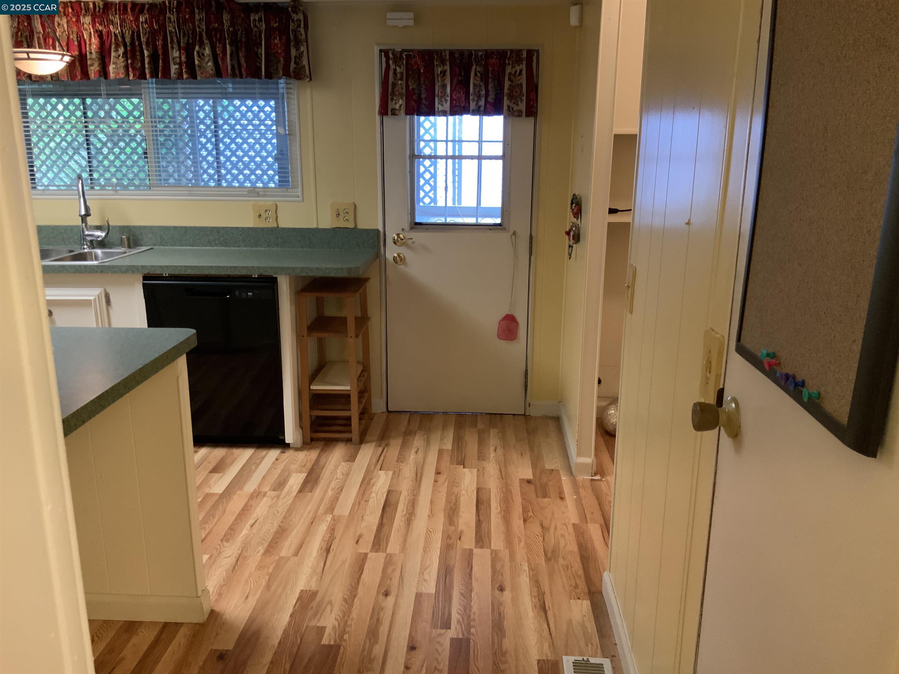 Detail Gallery Image 9 of 28 For 210 Kona Cr., Pittsburg,  CA 94565-0000 - 3 Beds | 2 Baths