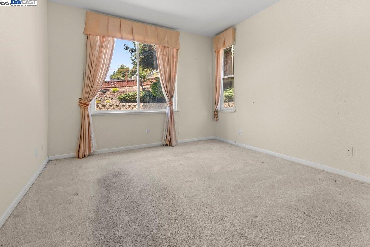 Detail Gallery Image 11 of 39 For 3021 Overlook Dr, Vallejo,  CA 94591 - 4 Beds | 3 Baths