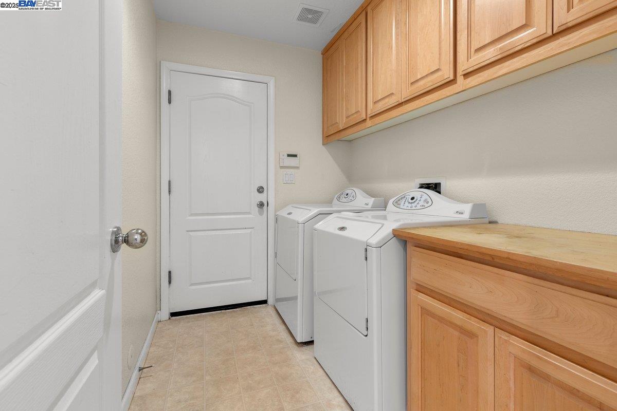 Detail Gallery Image 15 of 39 For 3021 Overlook Dr, Vallejo,  CA 94591 - 4 Beds | 3 Baths