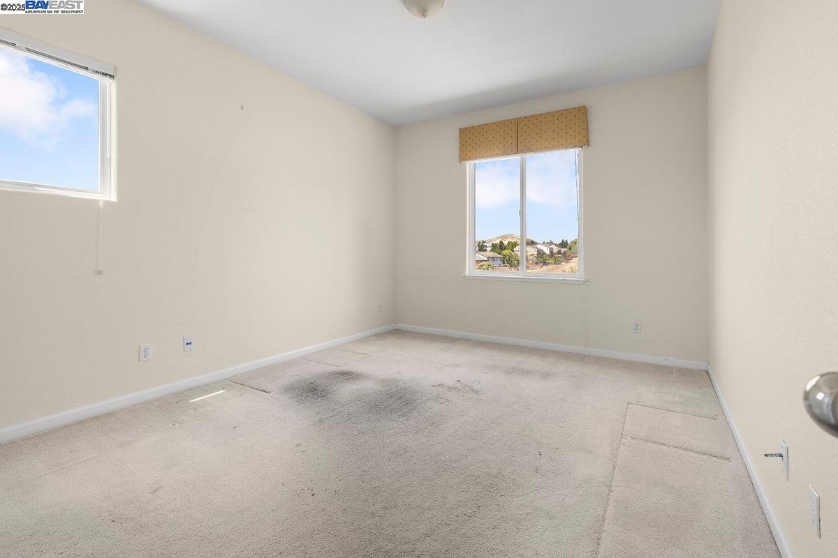 Detail Gallery Image 17 of 39 For 3021 Overlook Dr, Vallejo,  CA 94591 - 4 Beds | 3 Baths