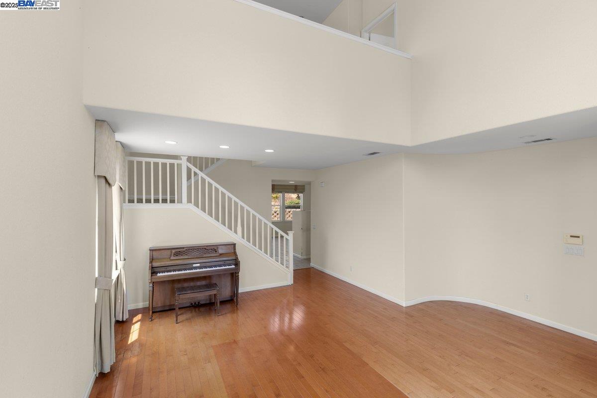 Detail Gallery Image 3 of 39 For 3021 Overlook Dr, Vallejo,  CA 94591 - 4 Beds | 3 Baths
